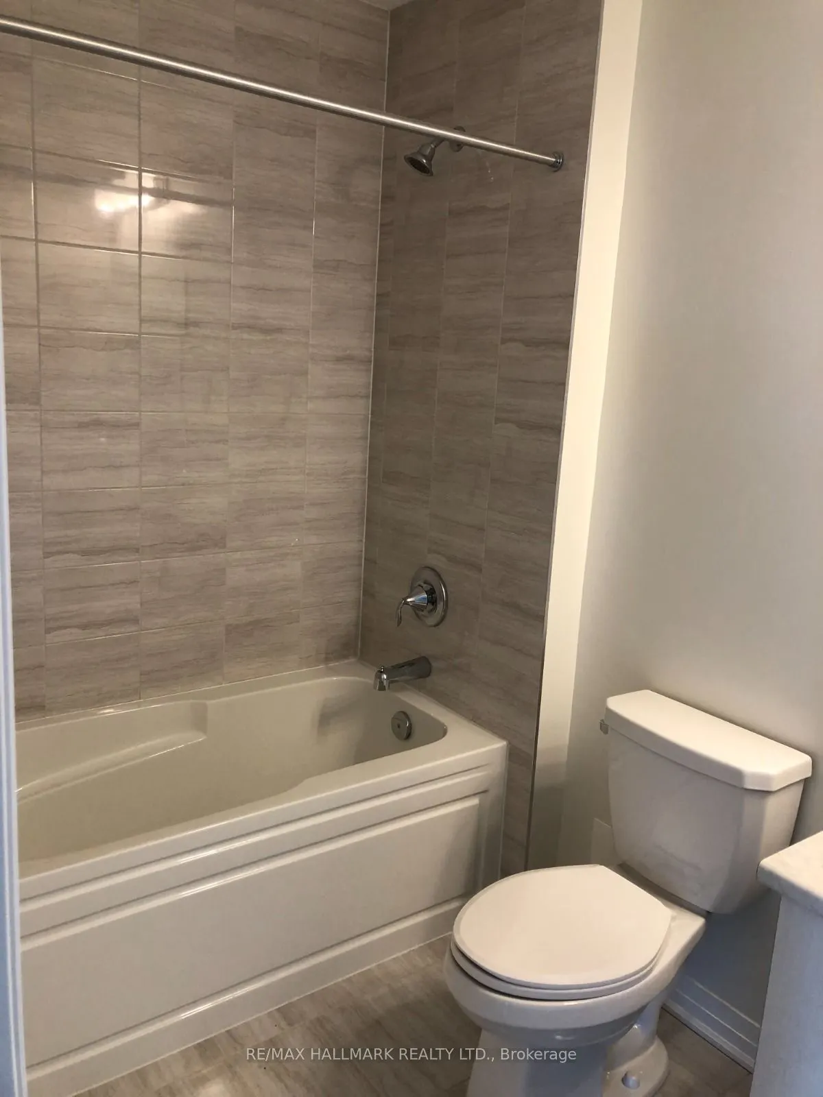 128 Grovewood Common, #110