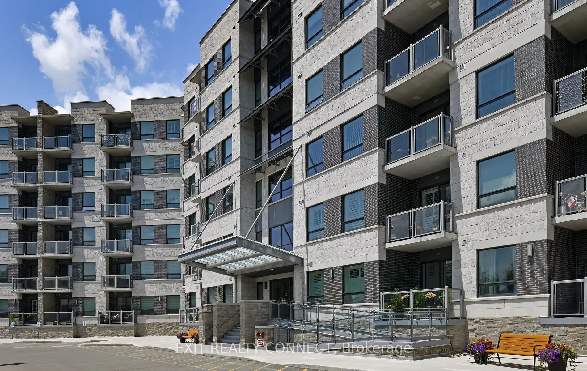 383 Main Street E, #112