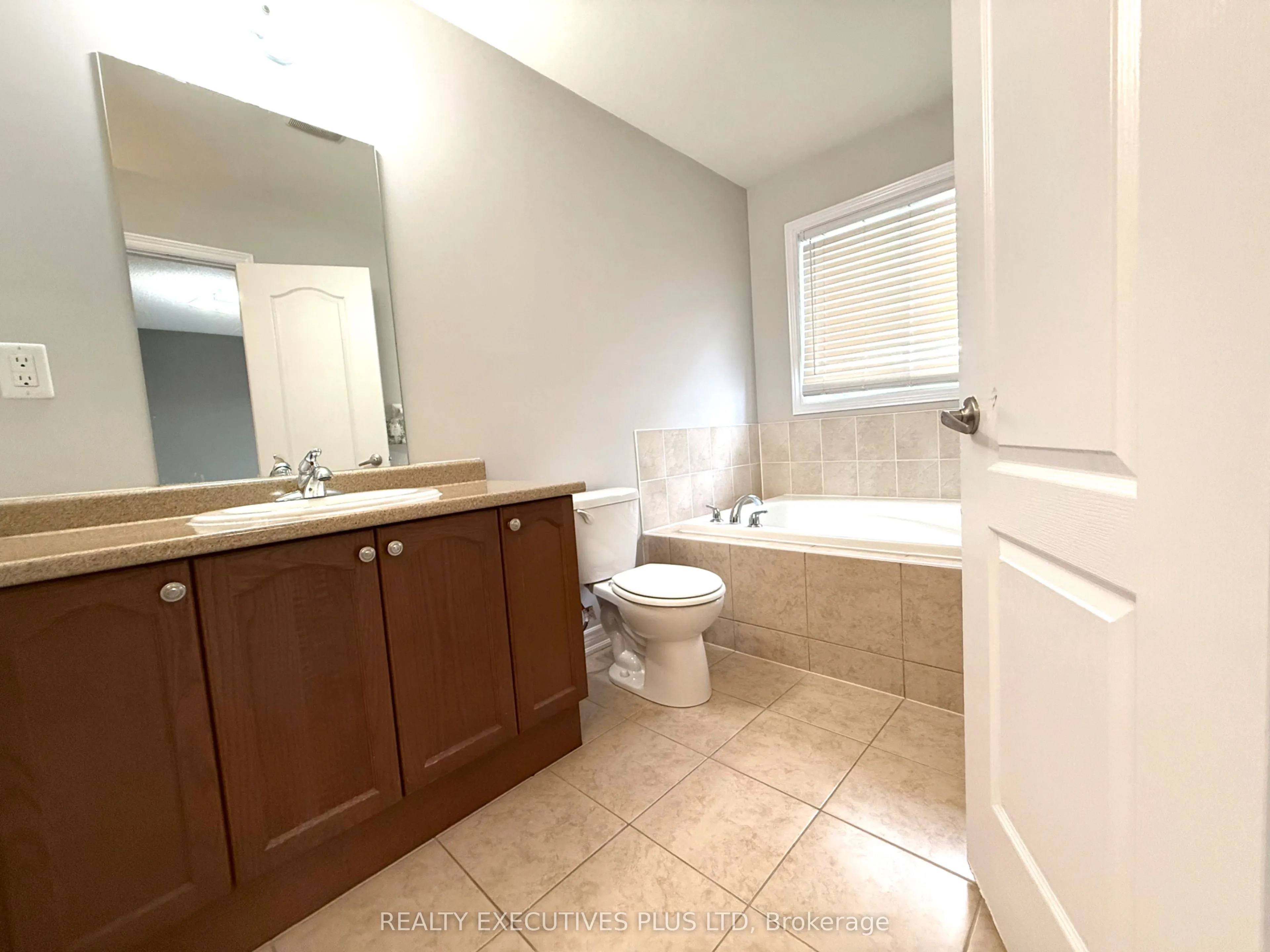 88 Banbridge Crescent, #Upper
