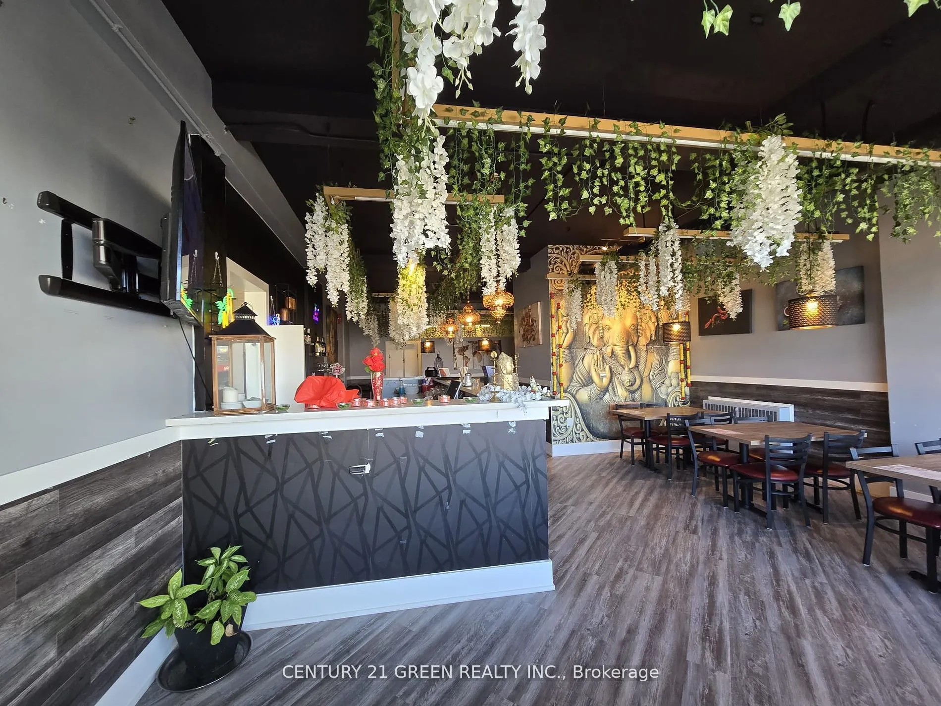 2307 Lakeshore Road W