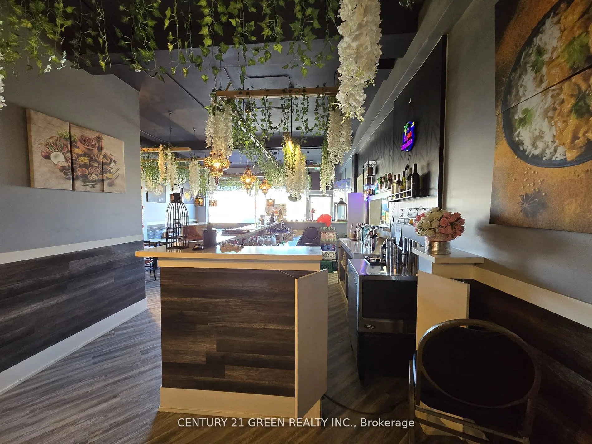 2307 Lakeshore Road W