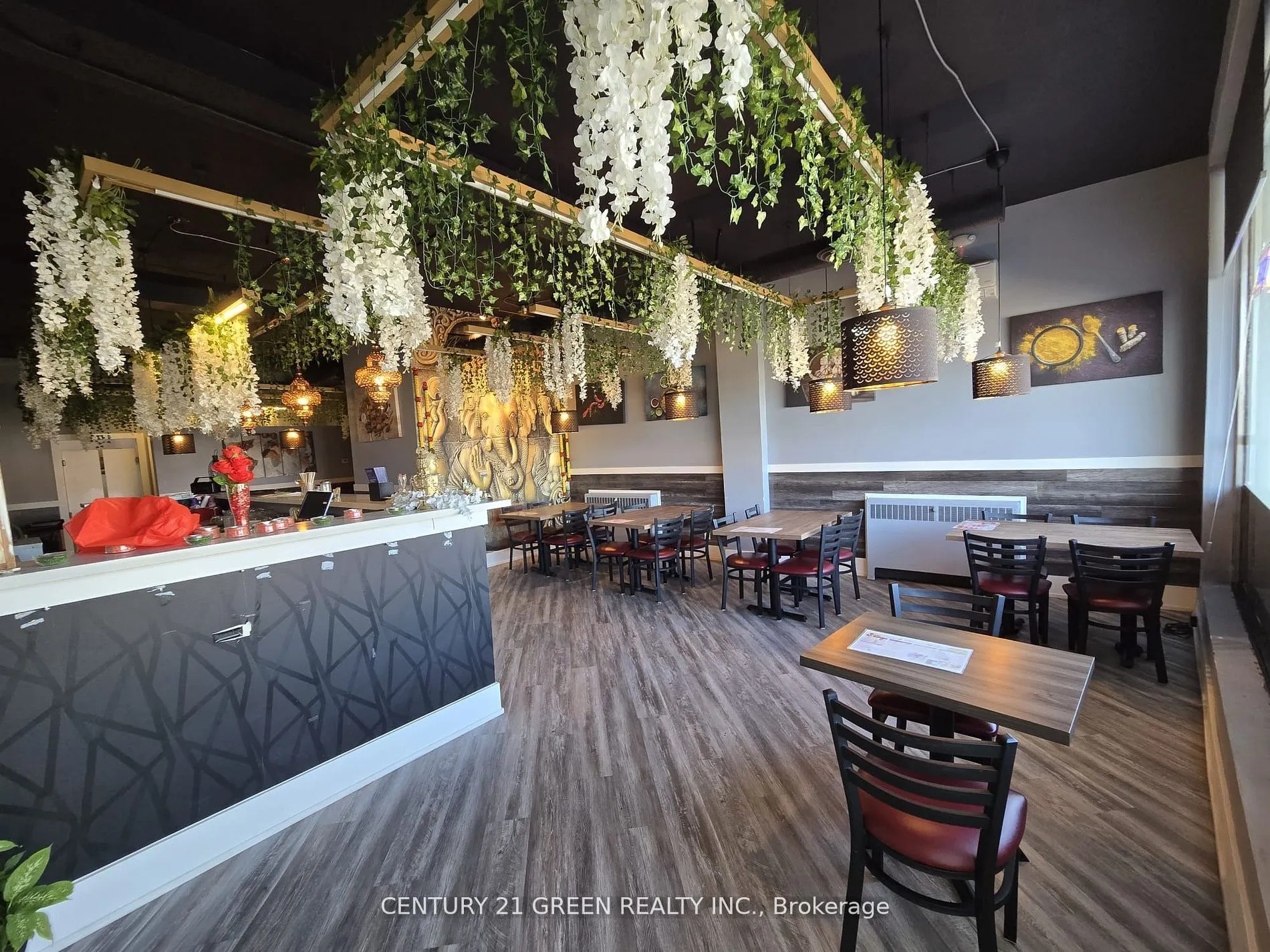 2307 Lakeshore Road W