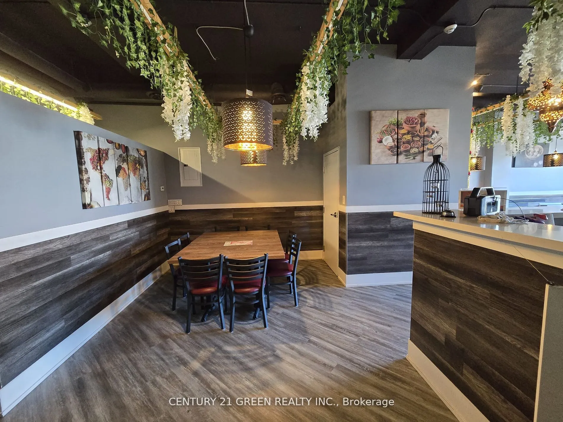 2307 Lakeshore Road W