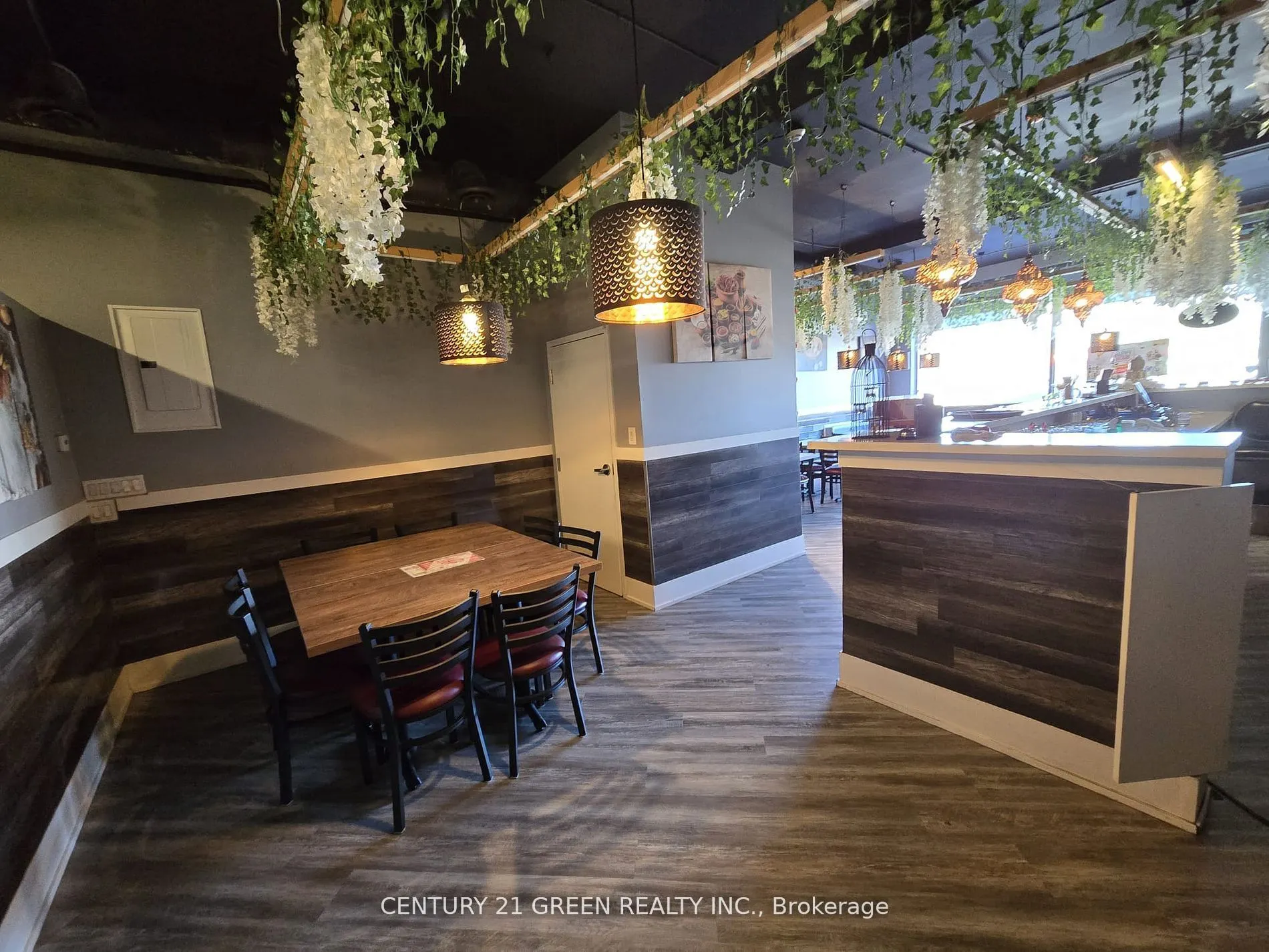 2307 Lakeshore Road W