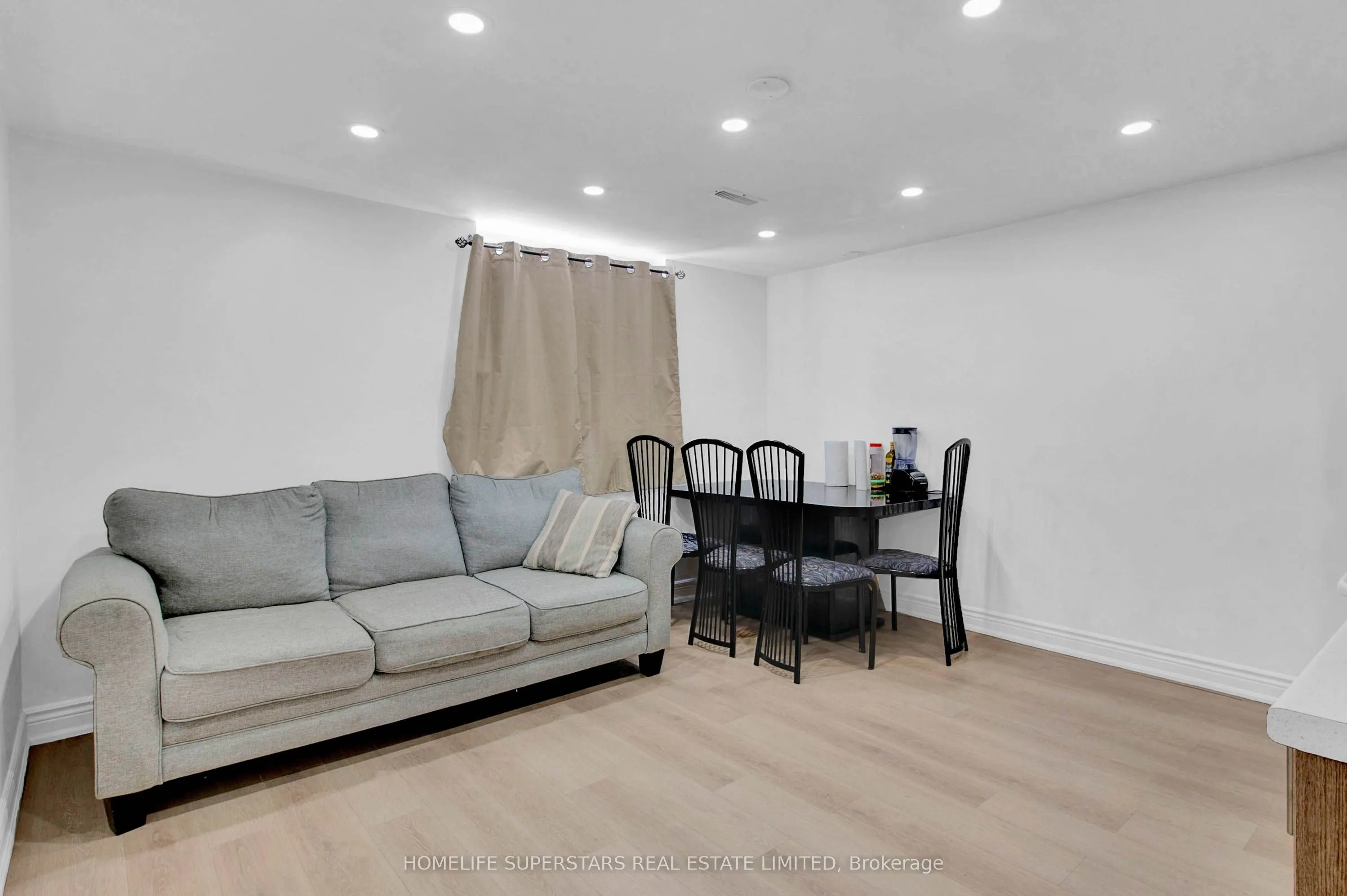 24 Archway Crescent