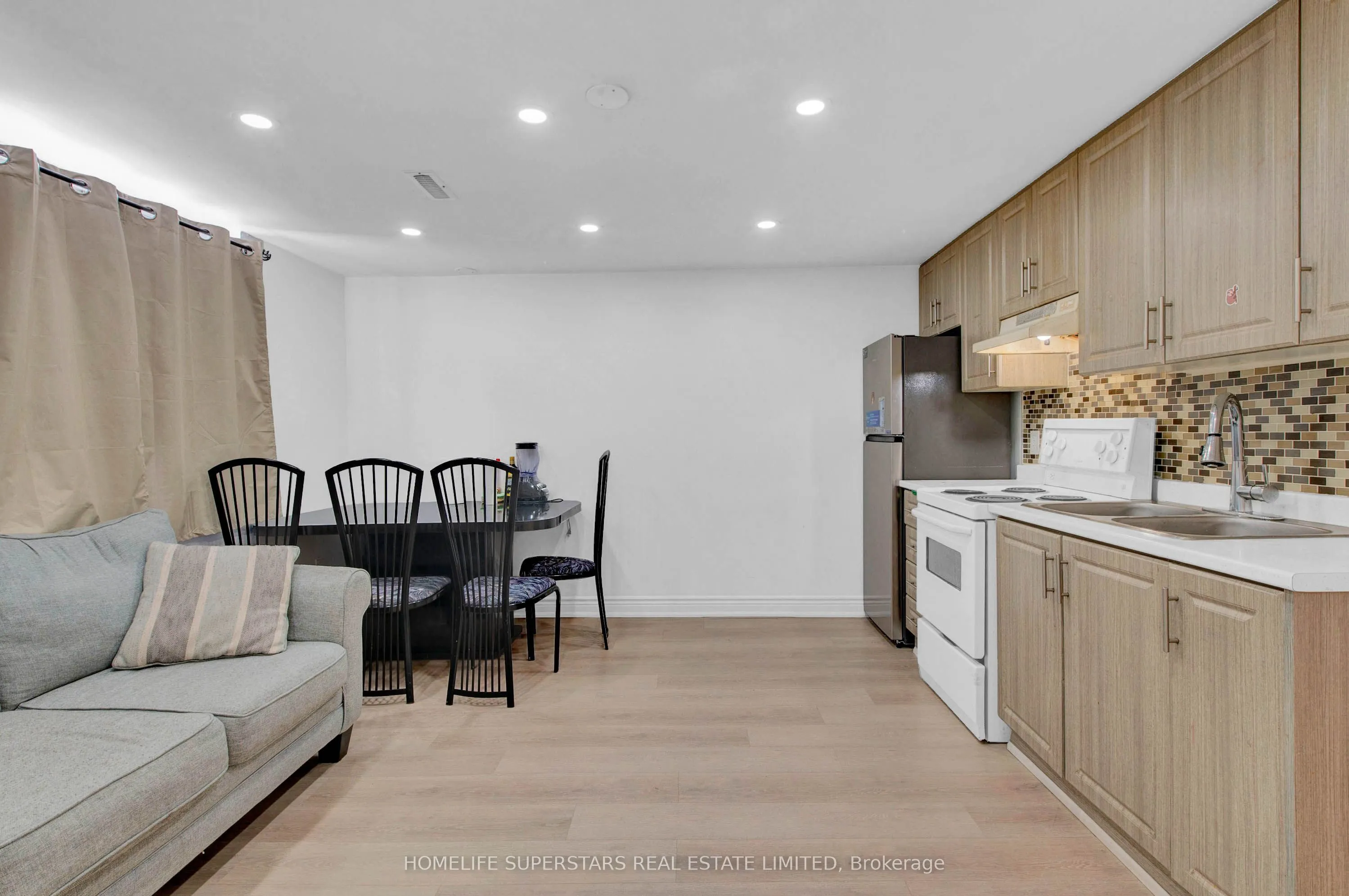 24 Archway Crescent