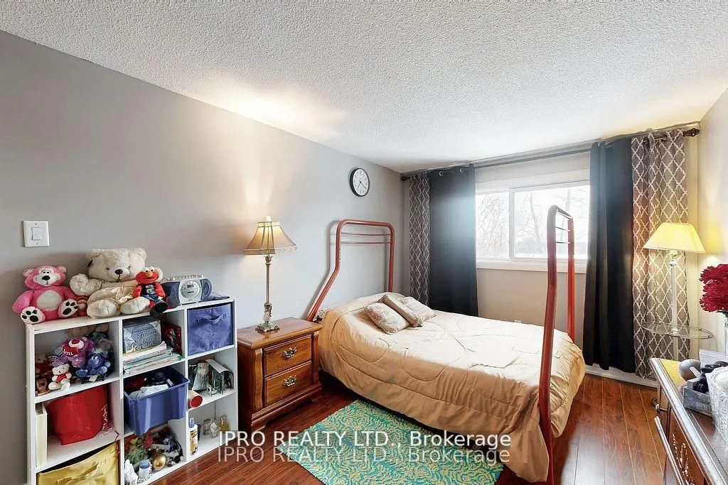 238 Royal Salisbury Way