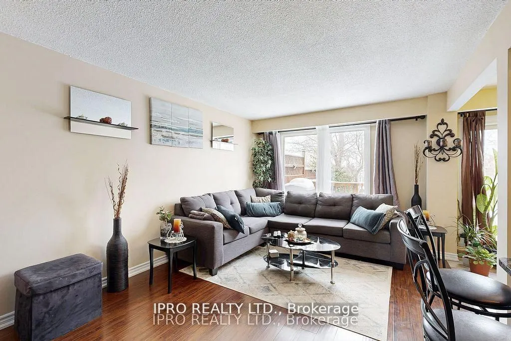 238 Royal Salisbury Way
