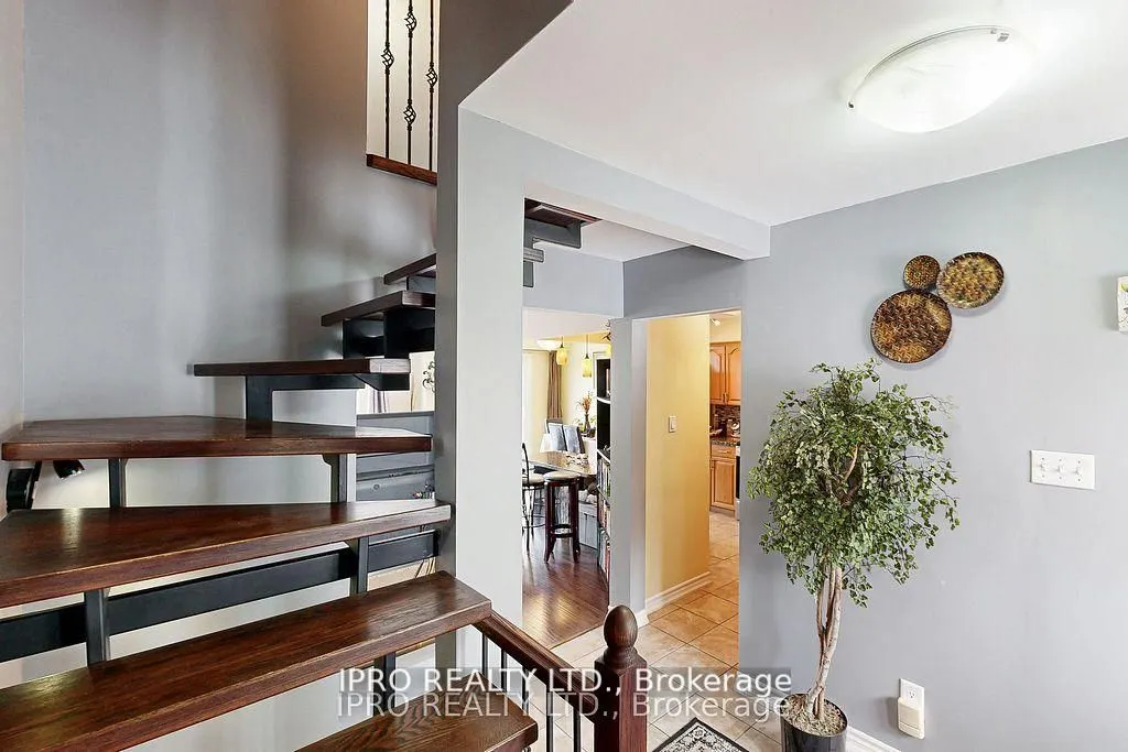 238 Royal Salisbury Way