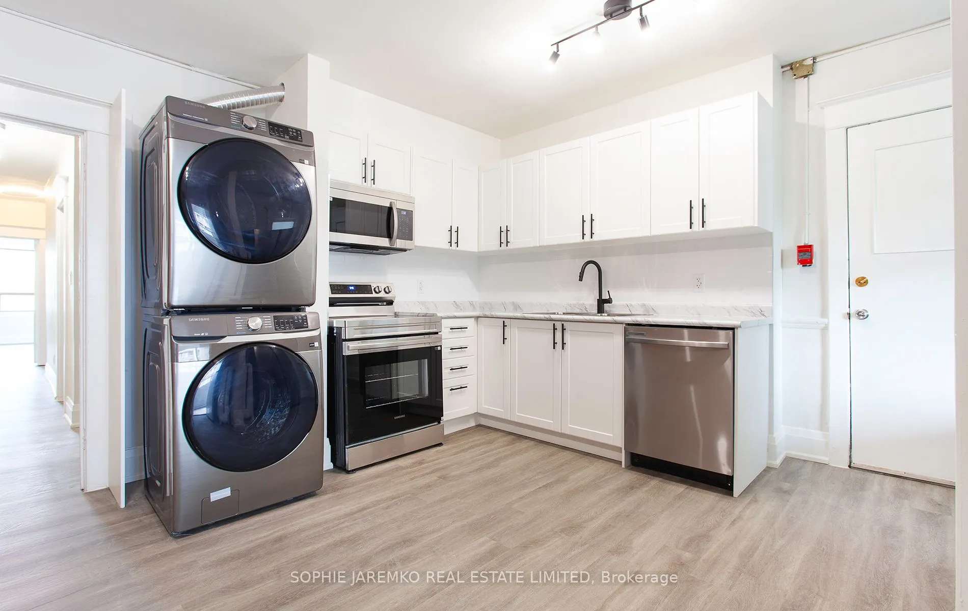 413 Roncesvalles Avenue, #2