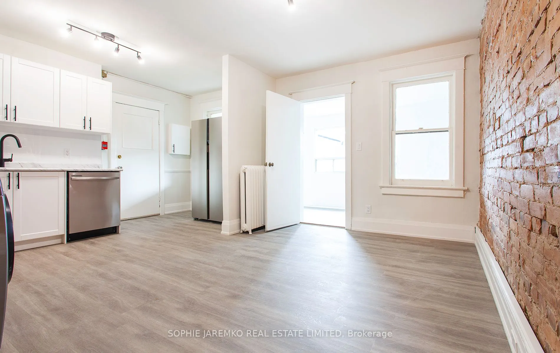 413 Roncesvalles Avenue, #2