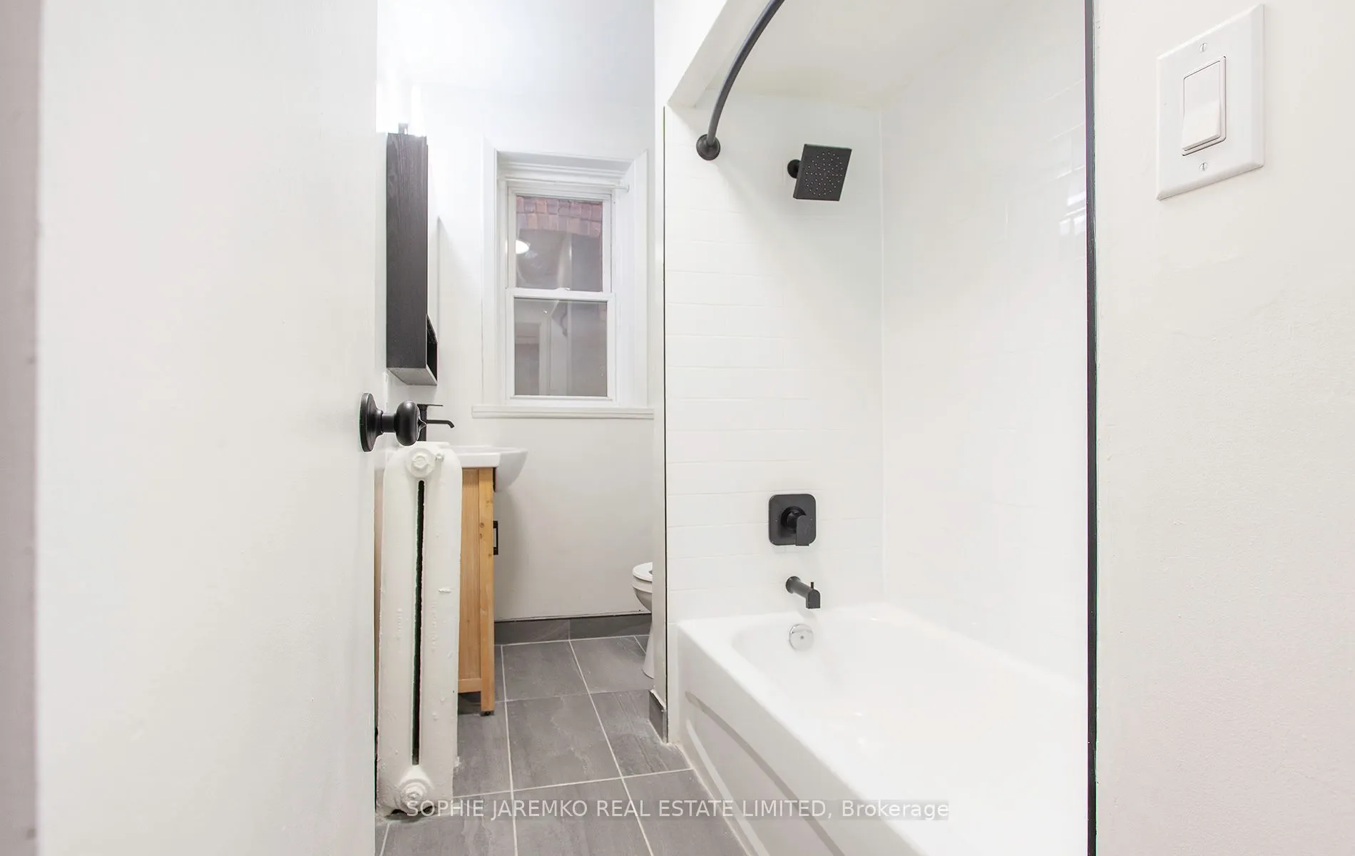 413 Roncesvalles Avenue, #1