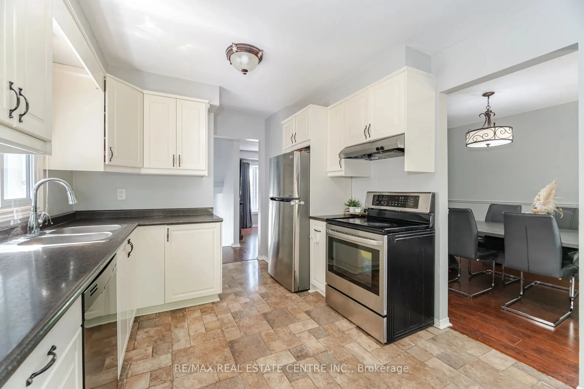 28 Lakeview Court