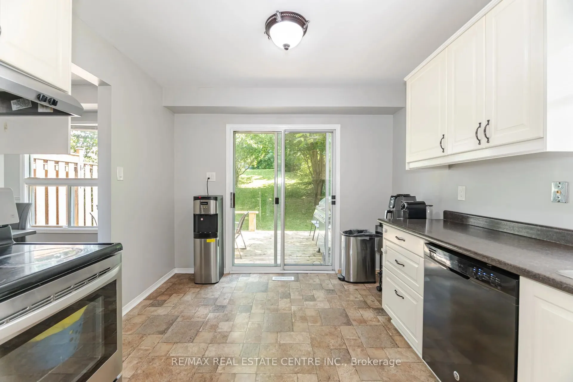 28 Lakeview Court