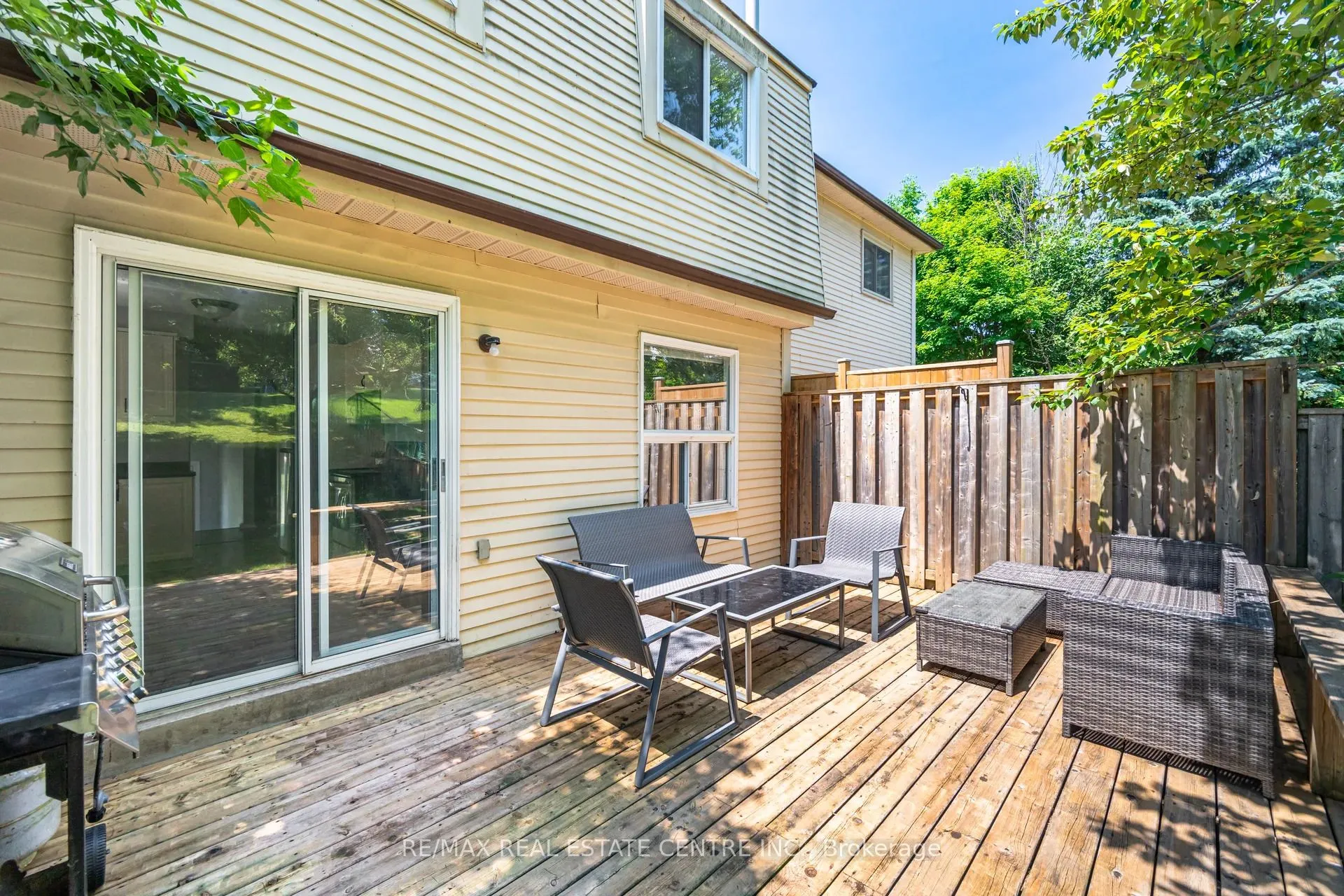28 Lakeview Court