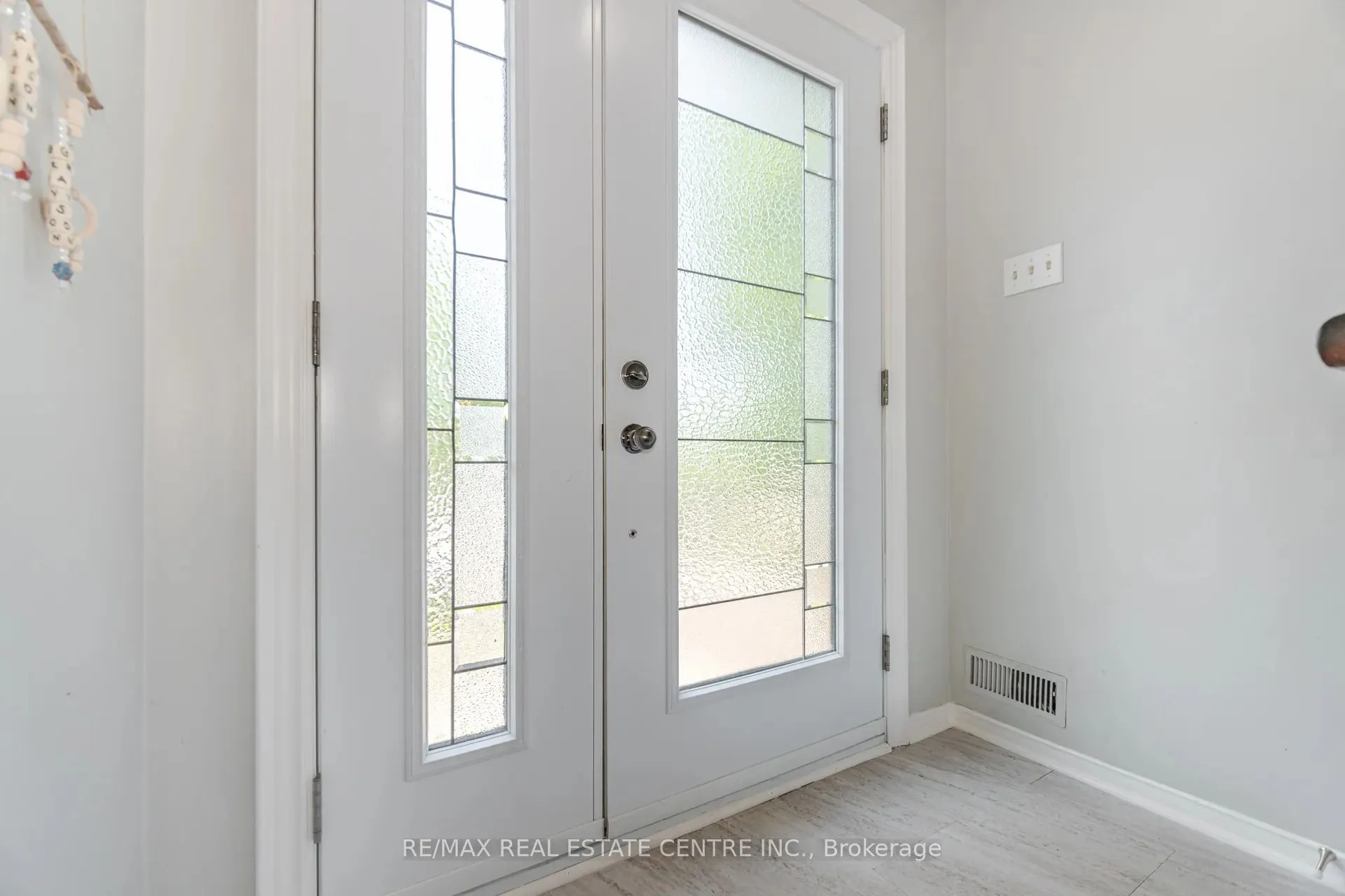 28 Lakeview Court