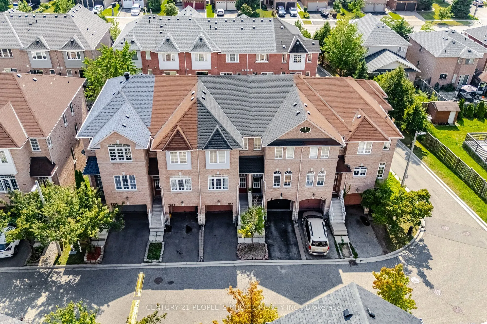 7090 Fairmeadow Crescent