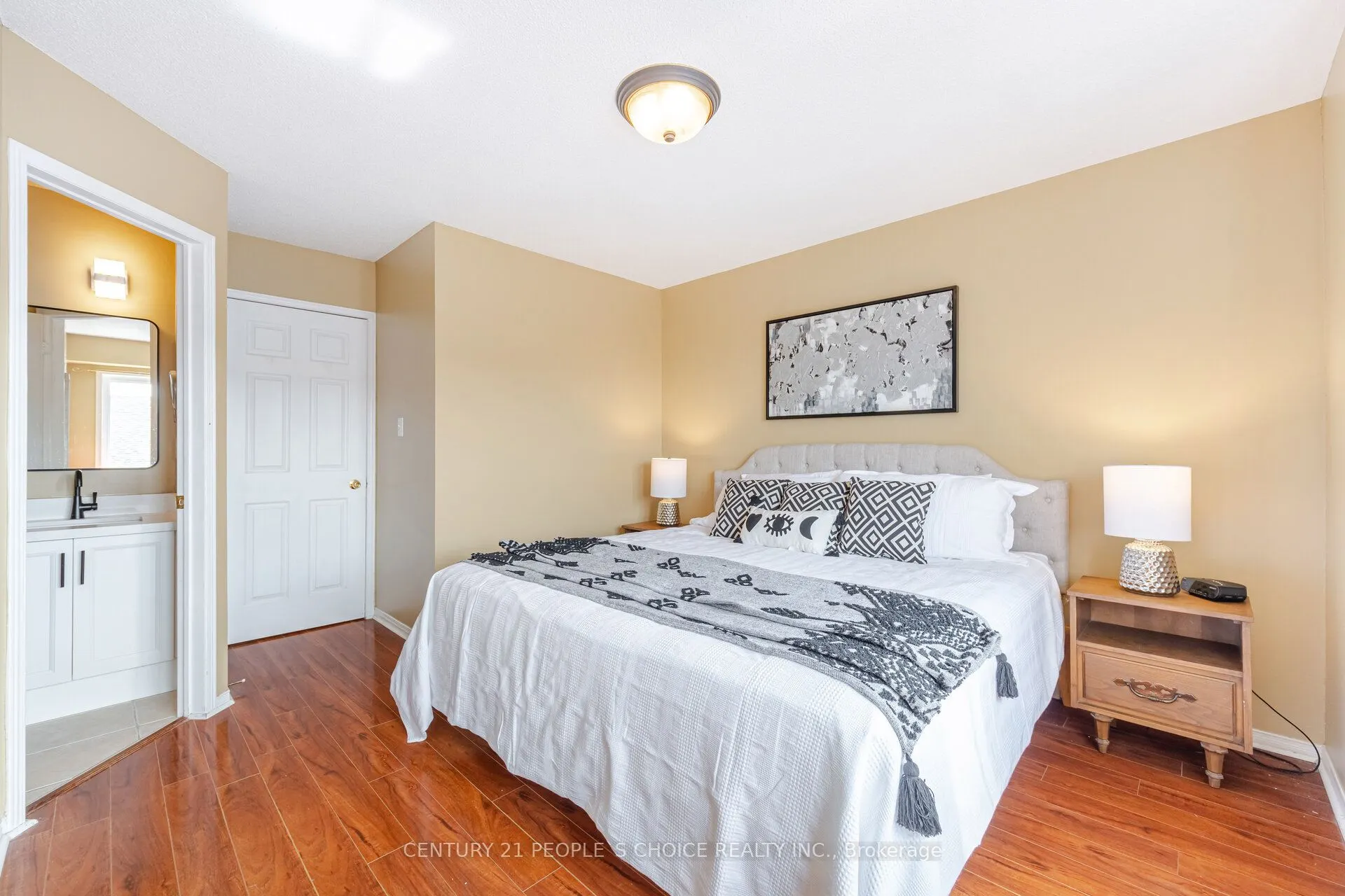 7090 Fairmeadow Crescent