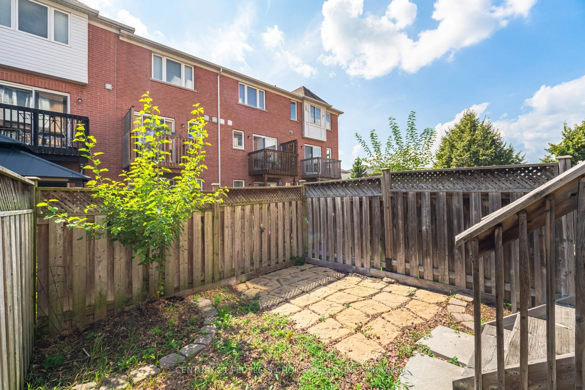 7090 Fairmeadow Crescent