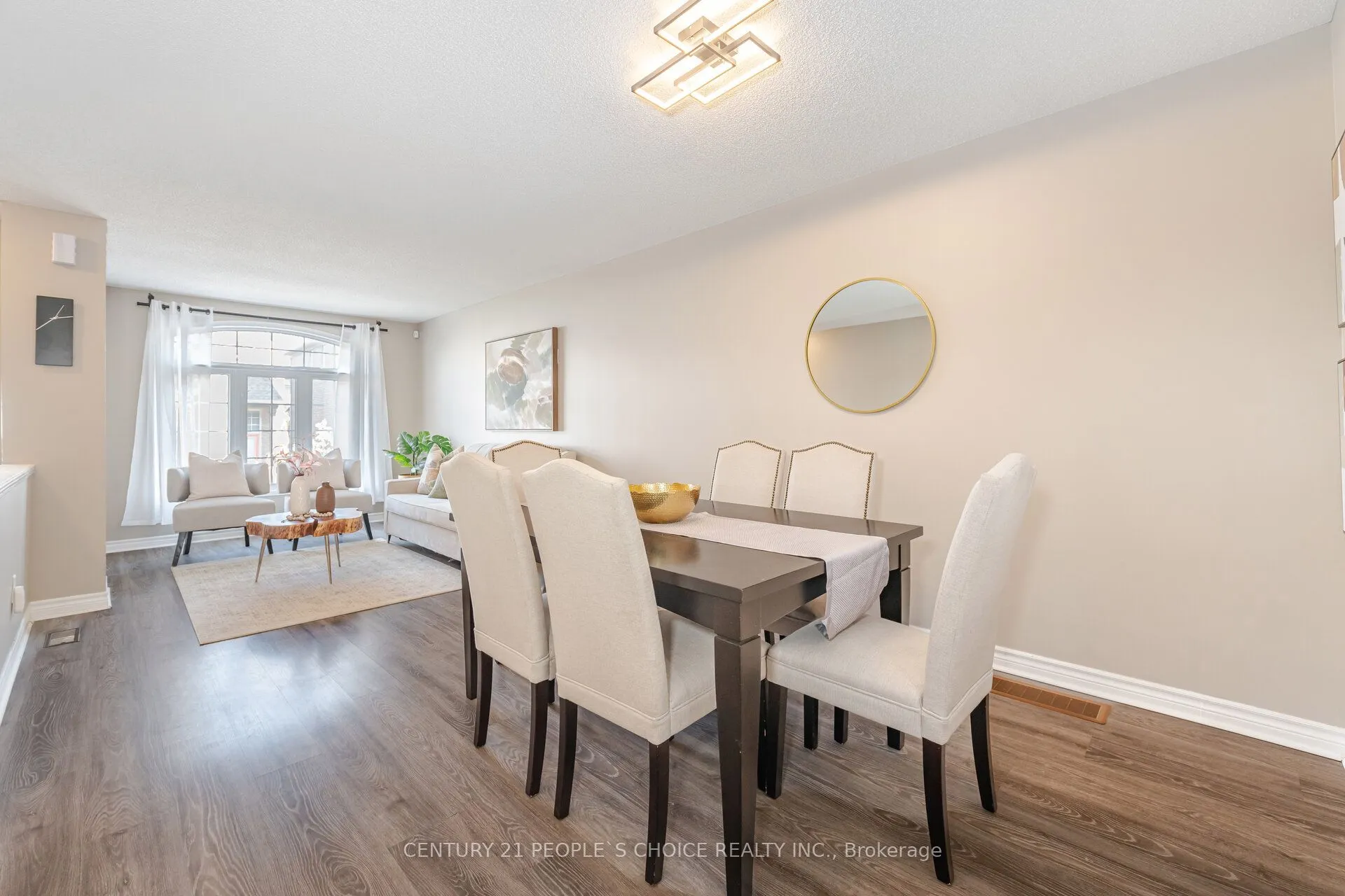 7090 Fairmeadow Crescent
