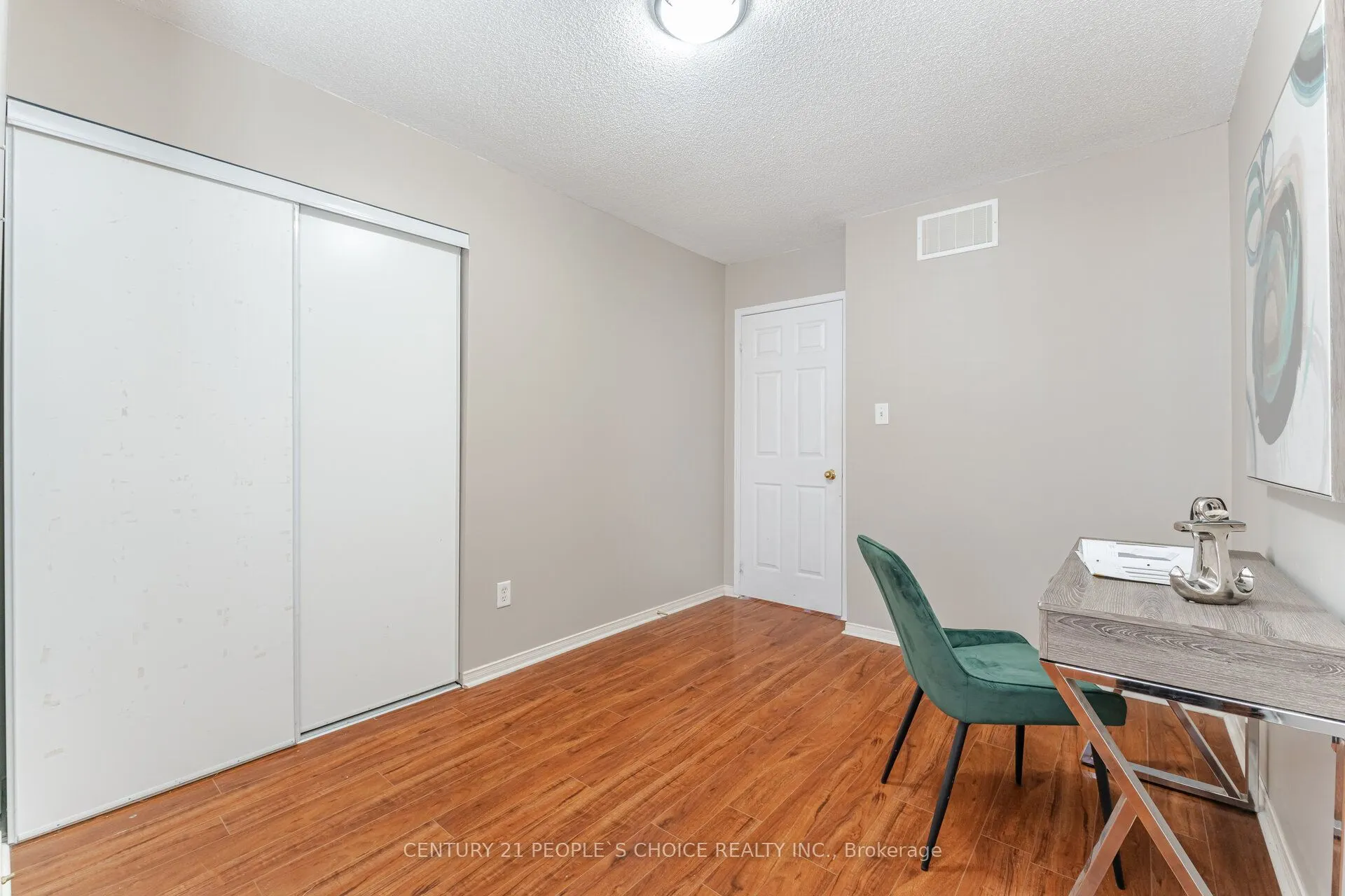 7090 Fairmeadow Crescent