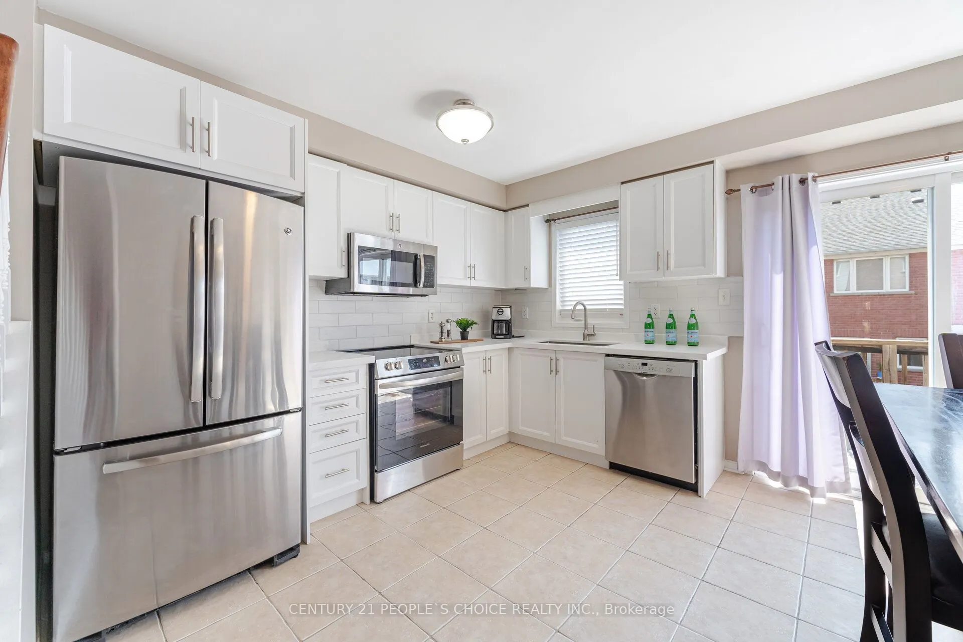 7090 Fairmeadow Crescent
