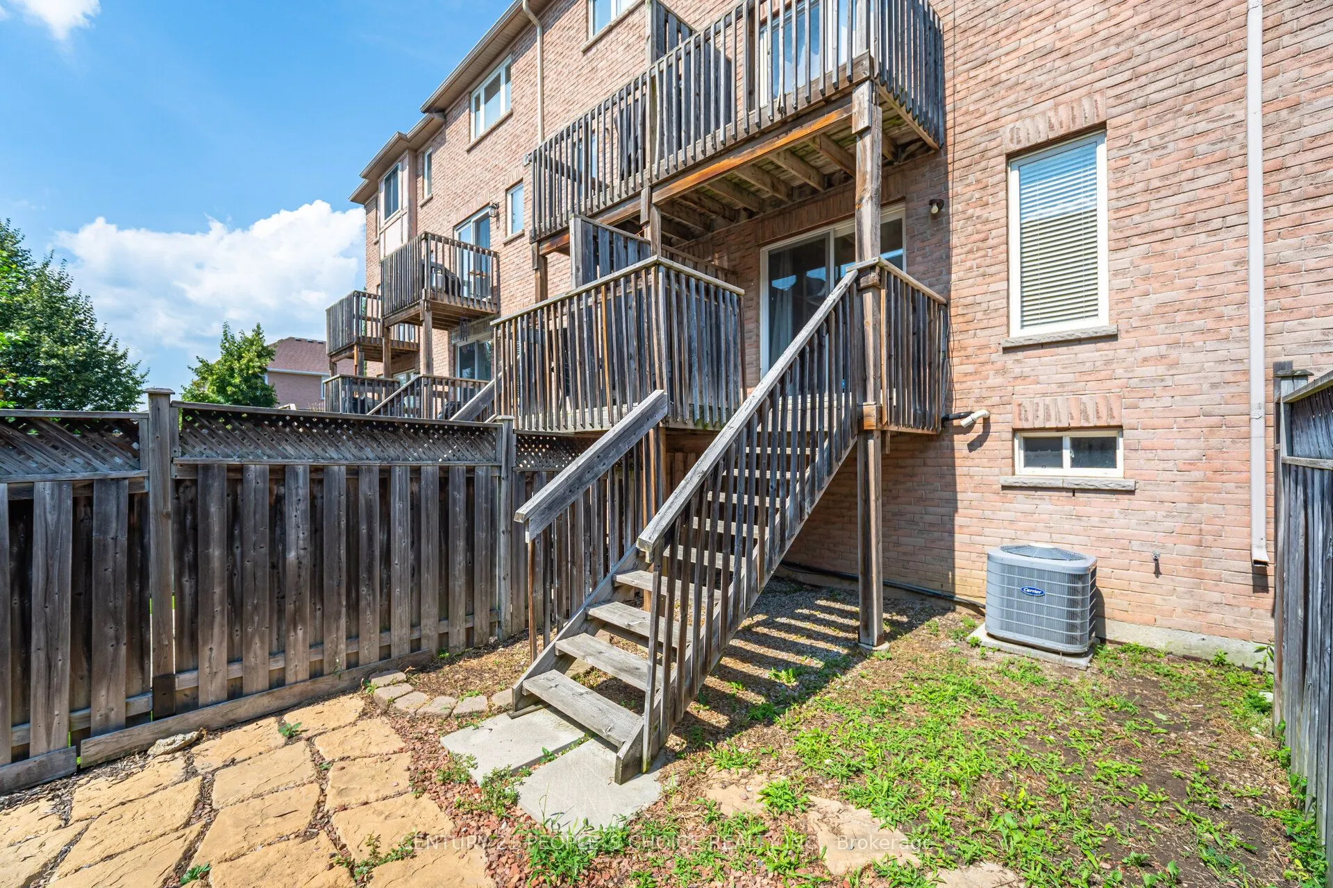 7090 Fairmeadow Crescent