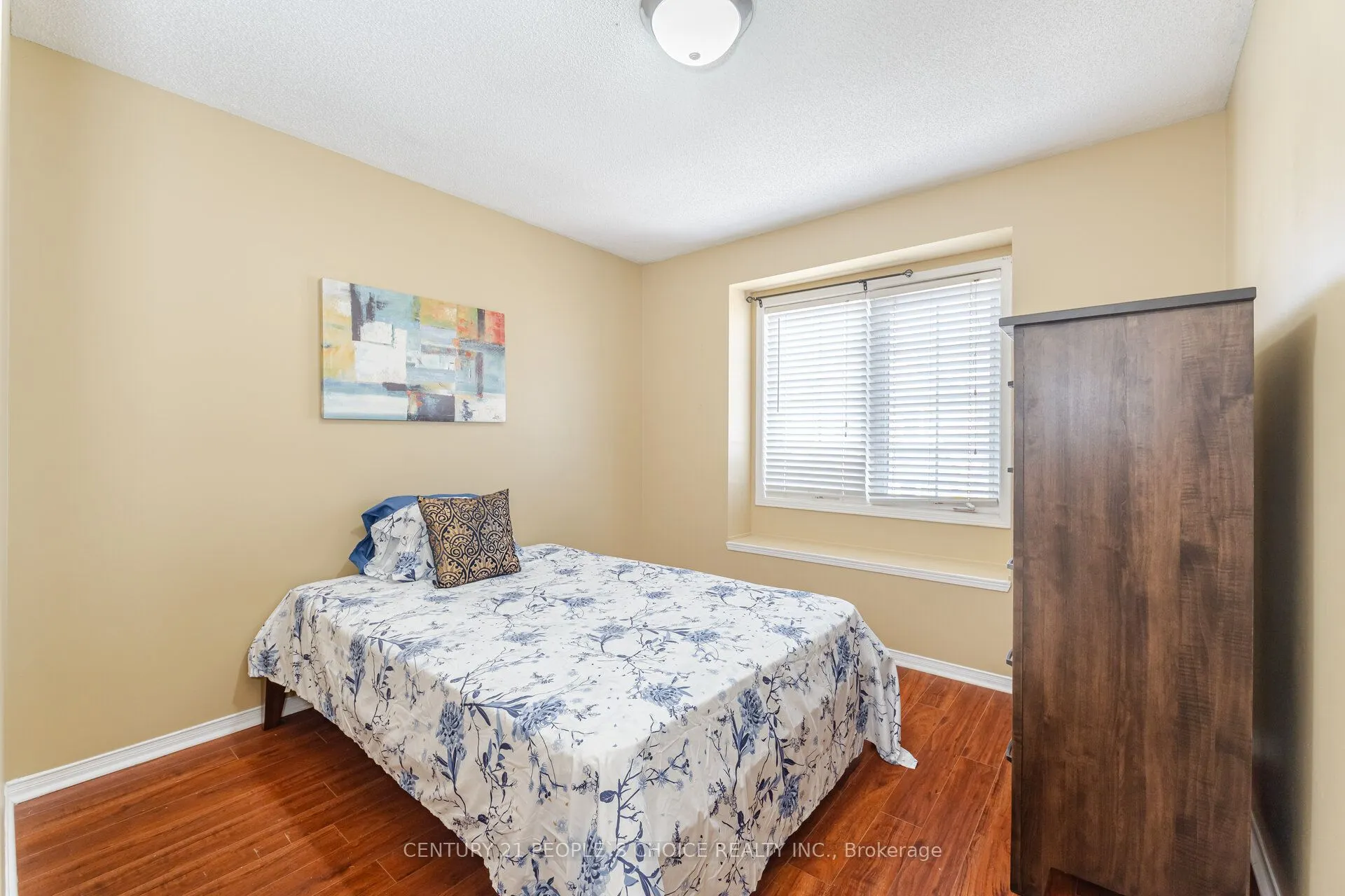 7090 Fairmeadow Crescent