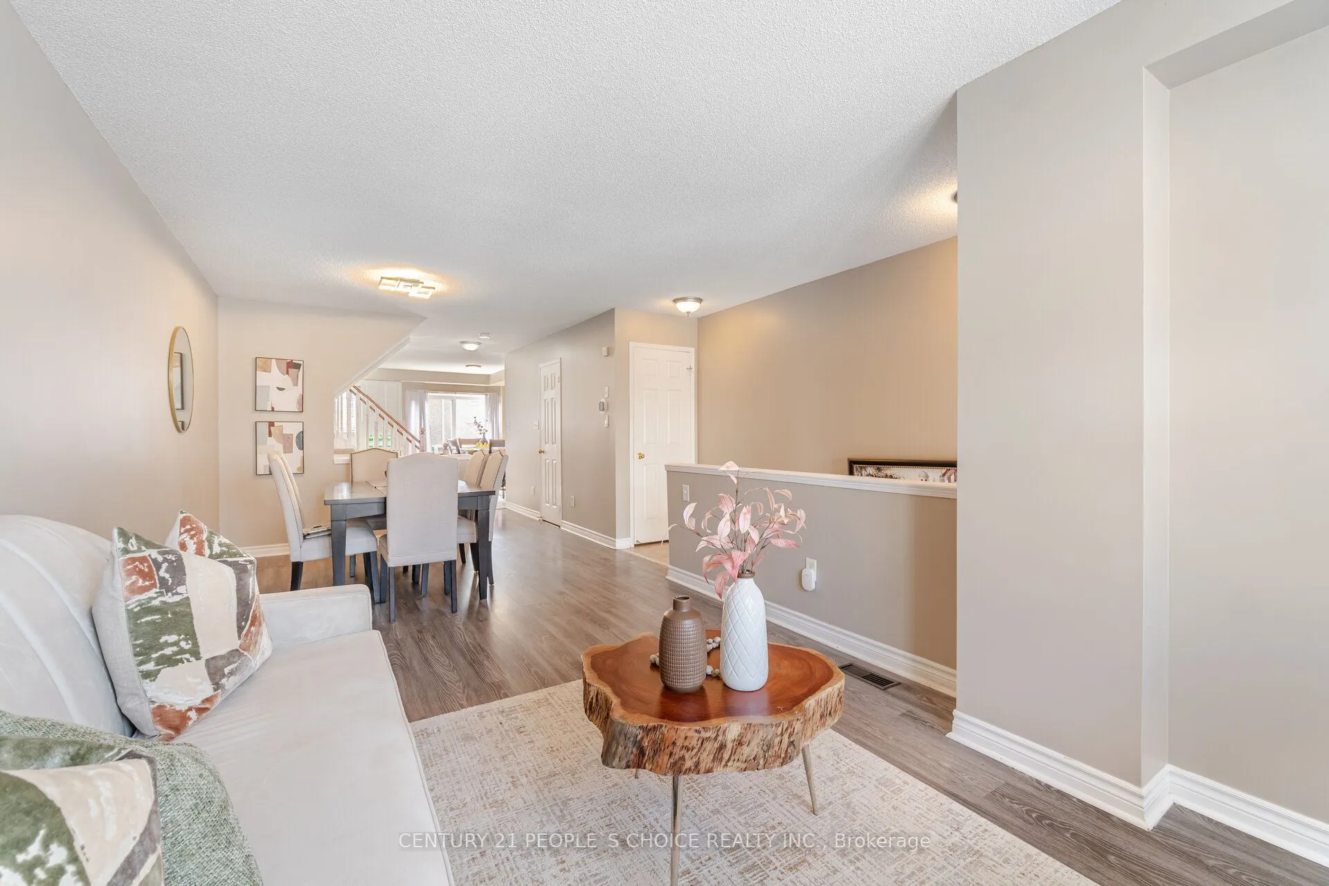 7090 Fairmeadow Crescent