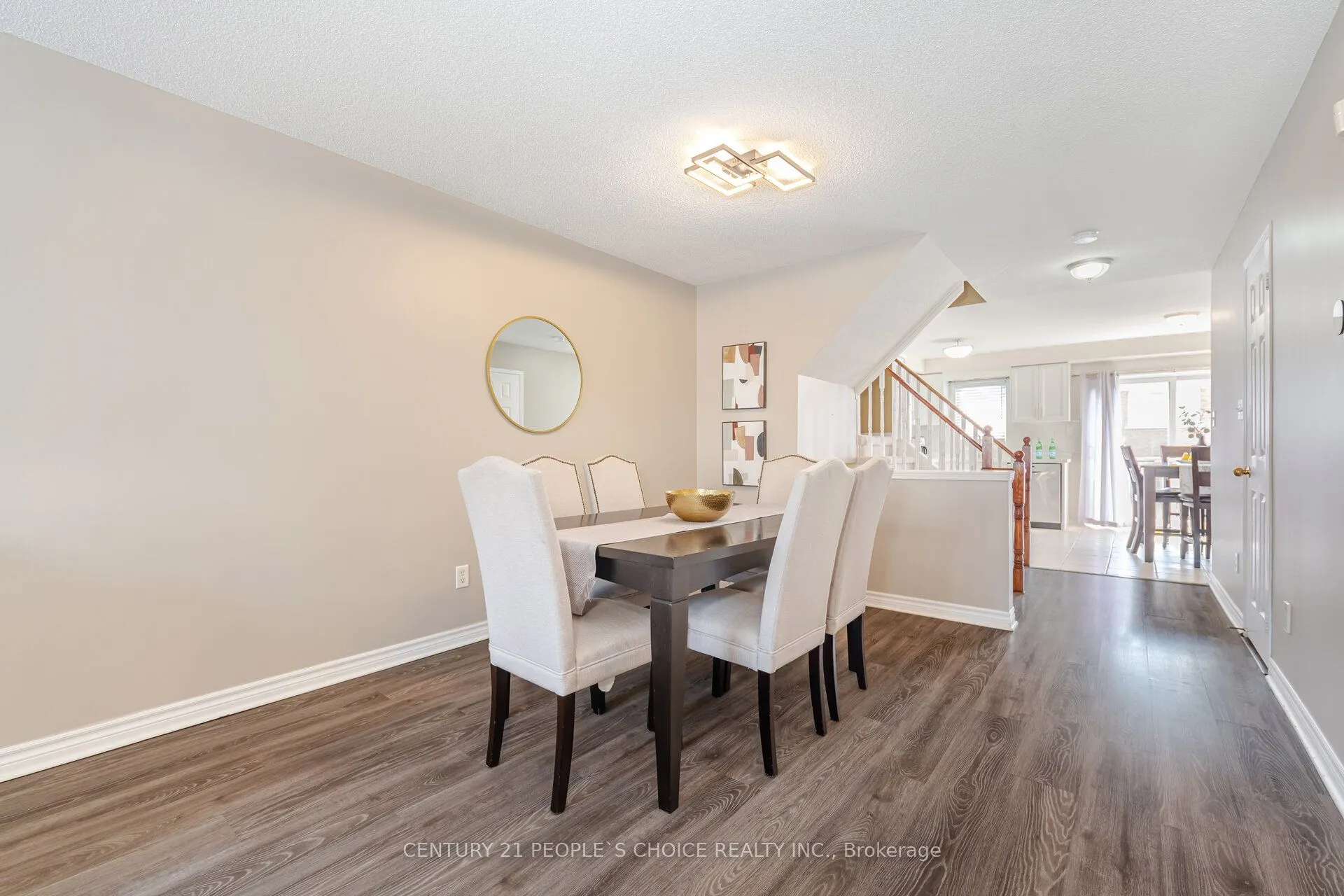7090 Fairmeadow Crescent