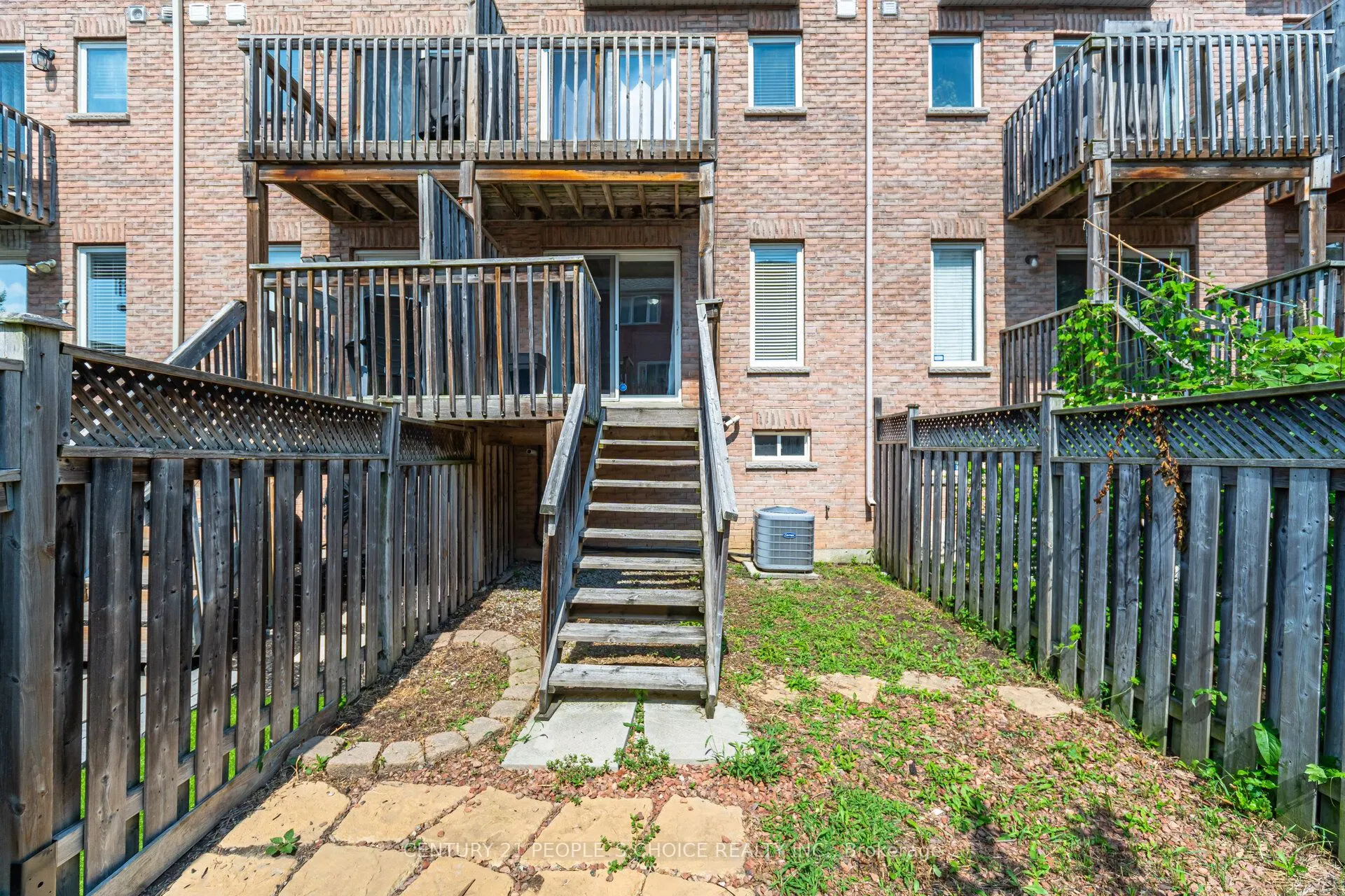 7090 Fairmeadow Crescent