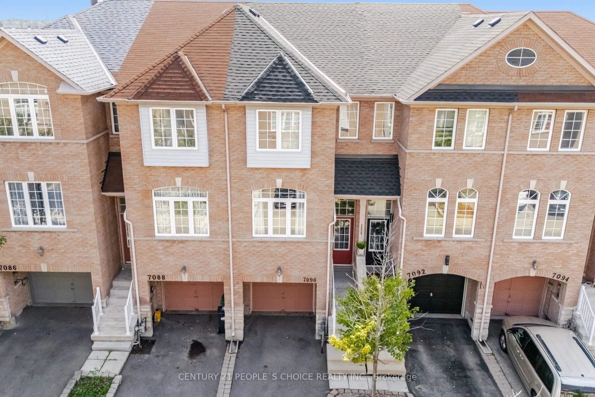 7090 Fairmeadow Crescent