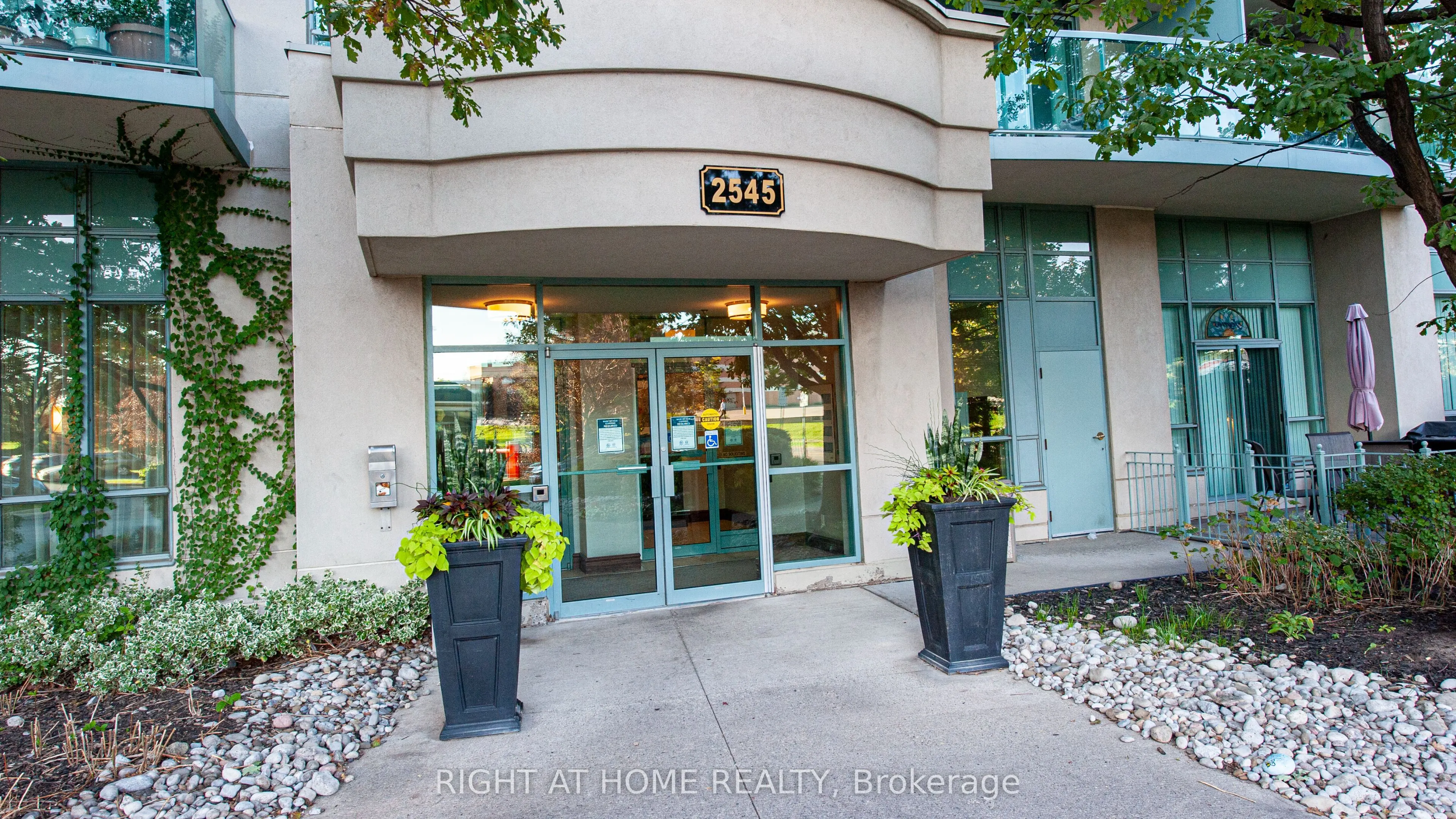 2545 Erin Centre Boulevard, #501