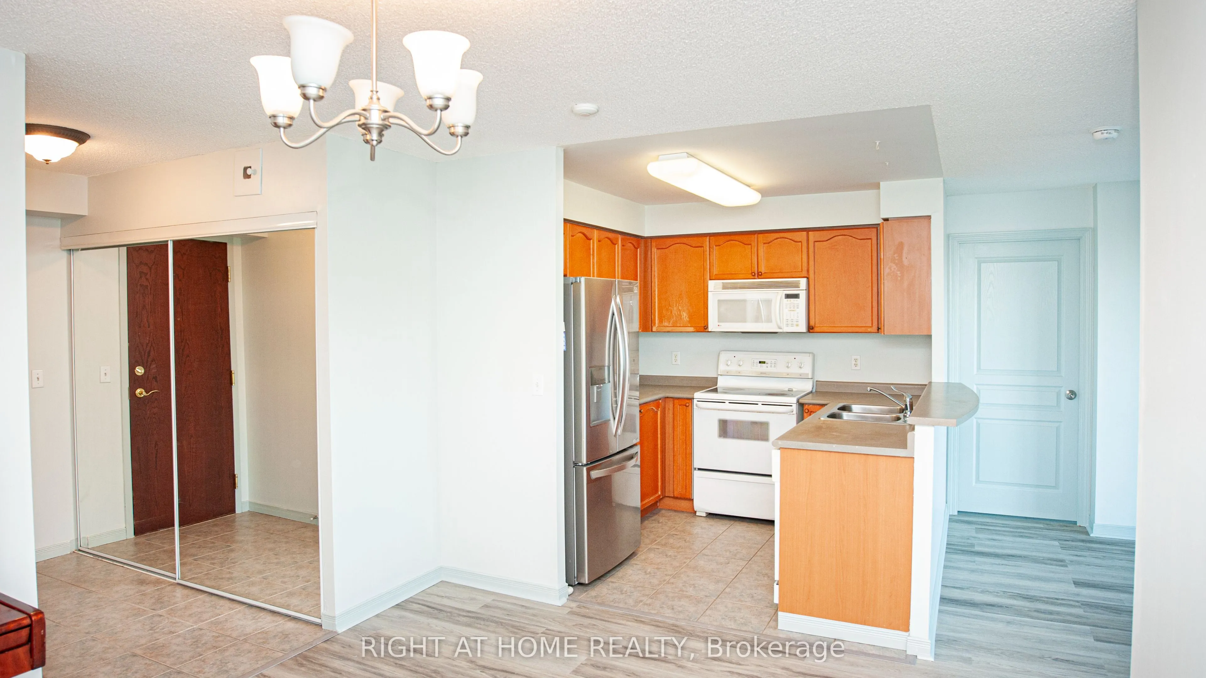 2545 Erin Centre Boulevard, #501