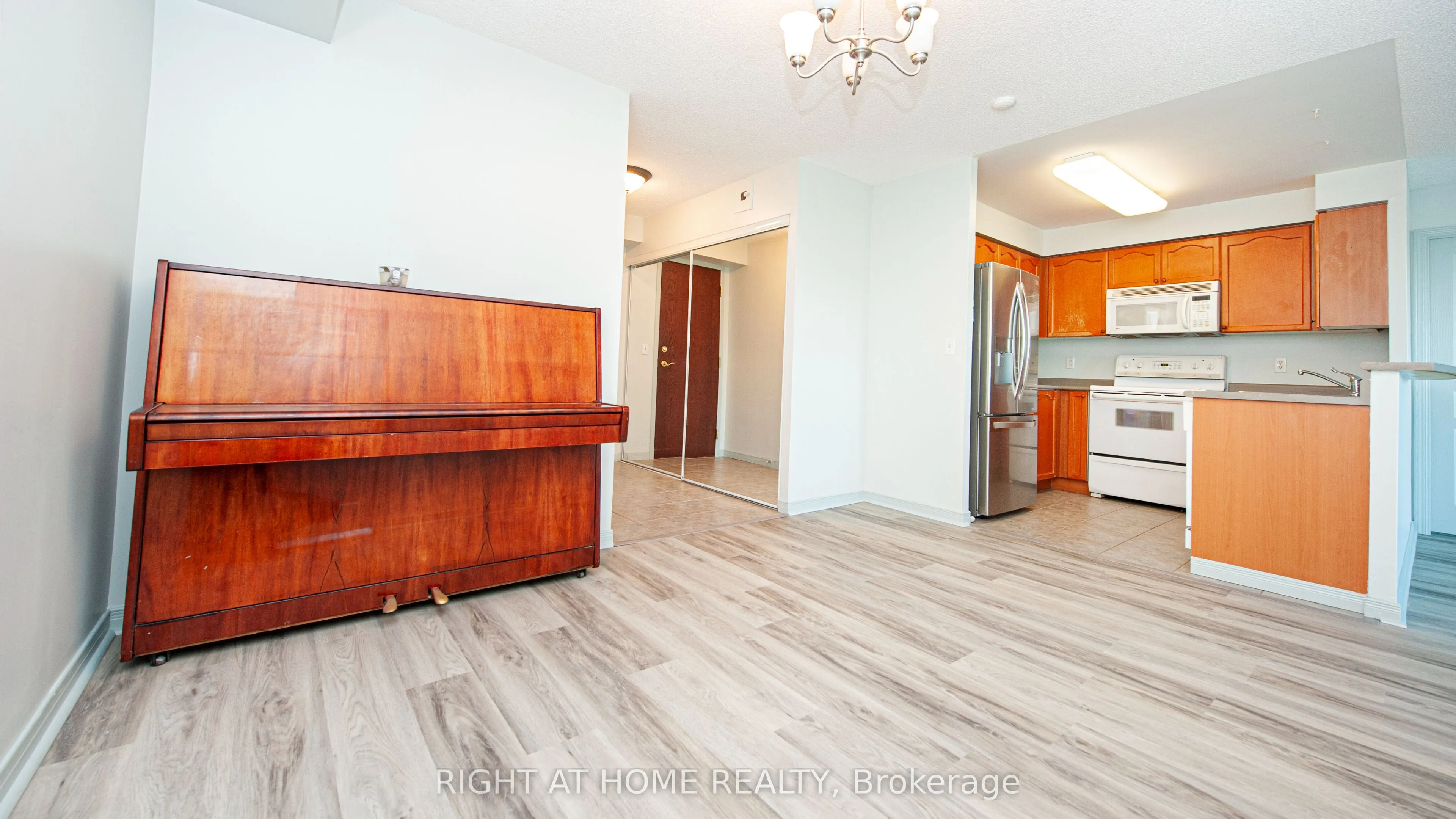 2545 Erin Centre Boulevard, #501
