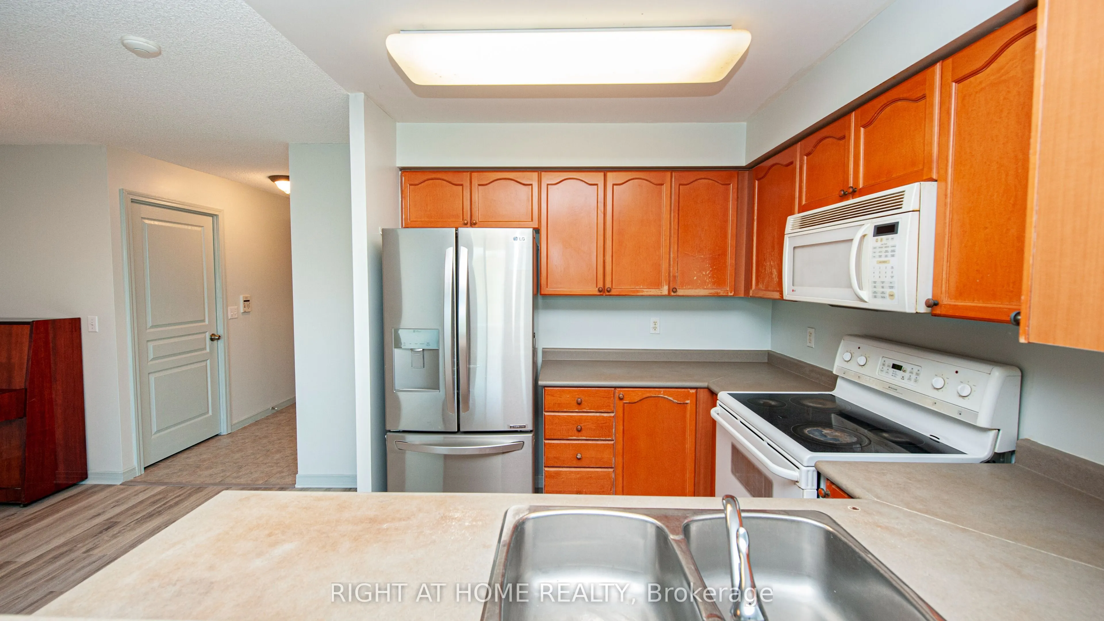 2545 Erin Centre Boulevard, #501