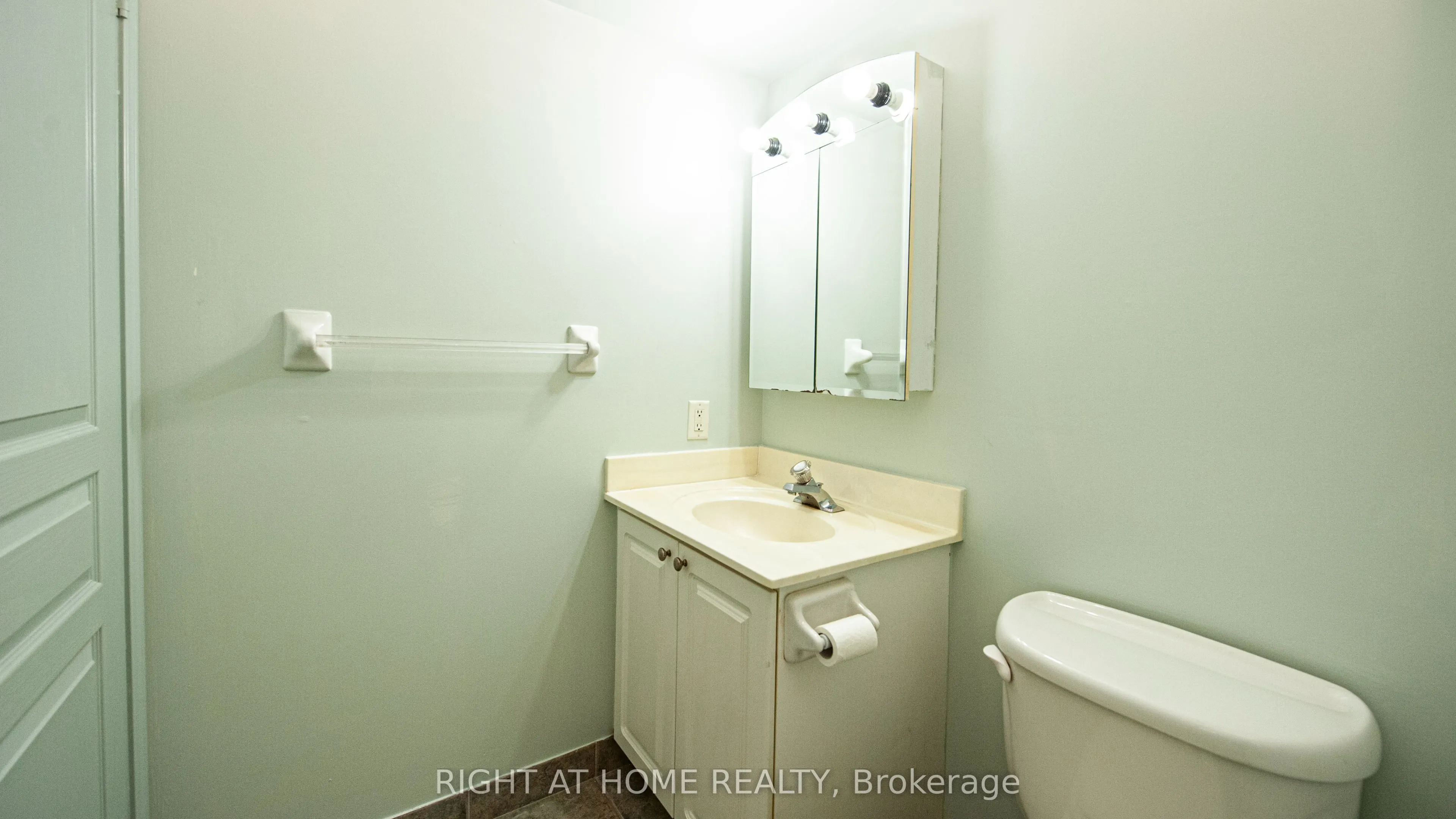 2545 Erin Centre Boulevard, #501