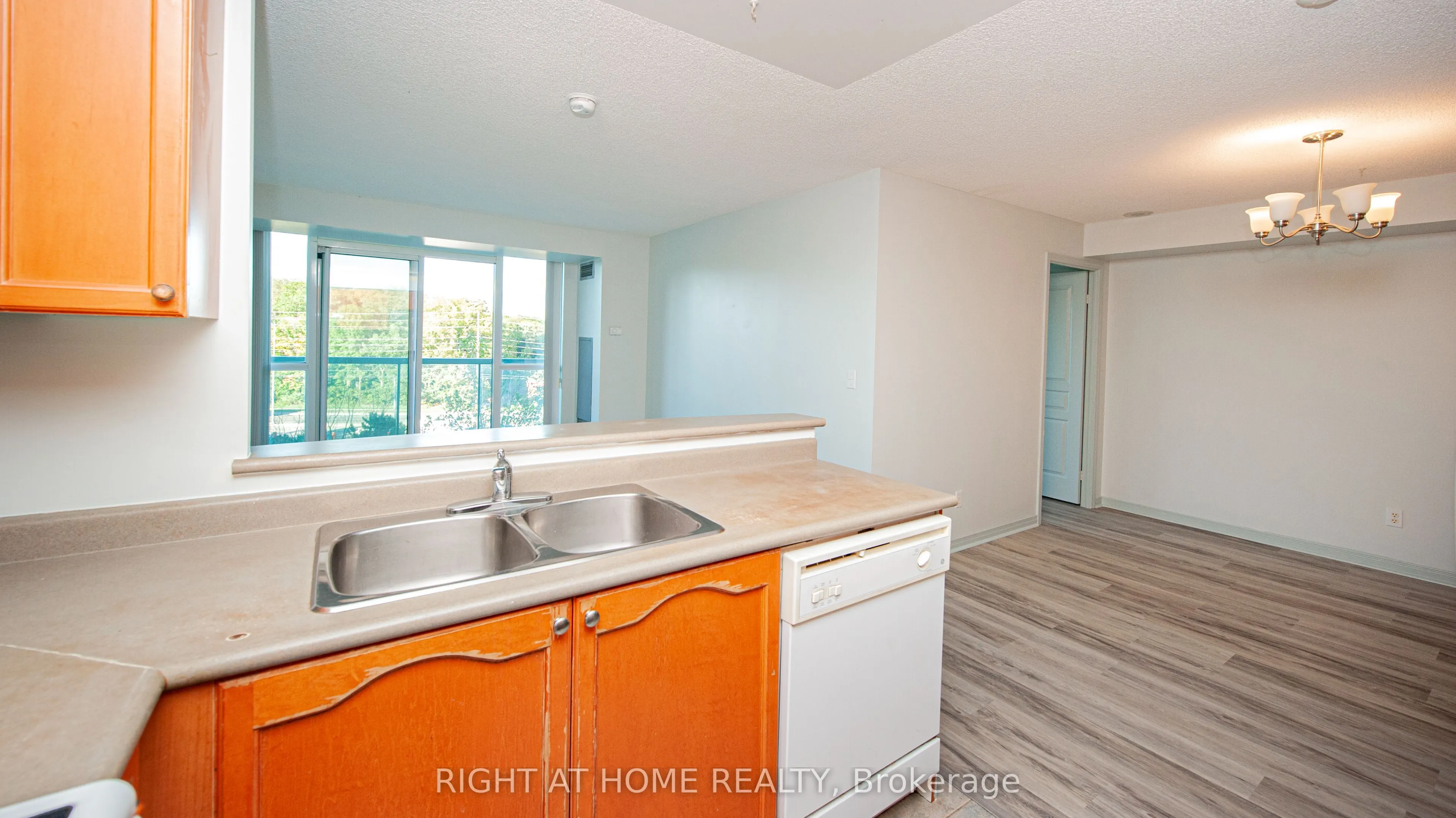 2545 Erin Centre Boulevard, #501