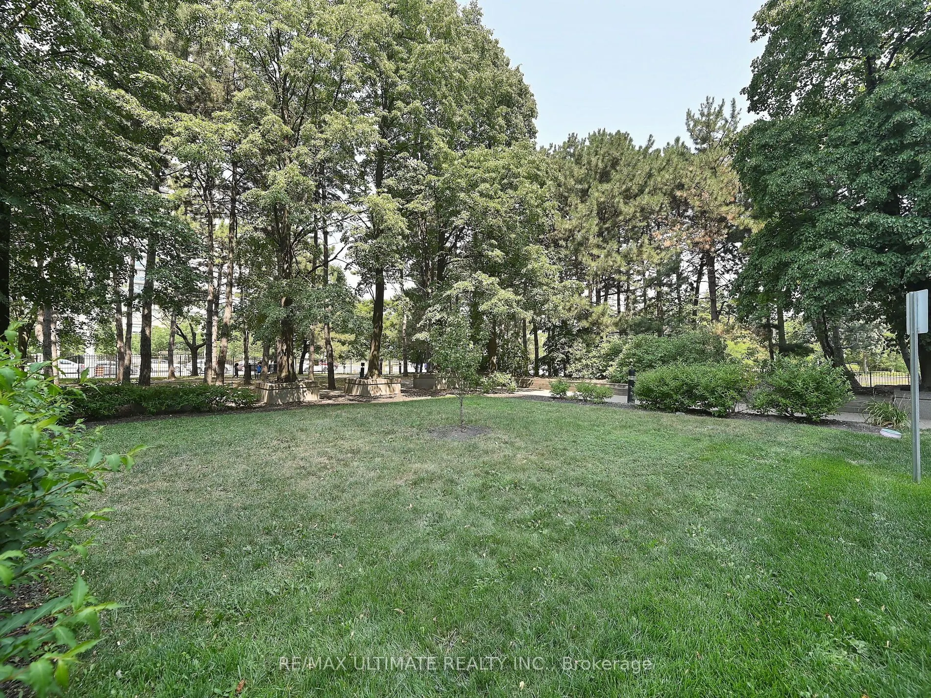 3700 Kaneff Crescent, #2101