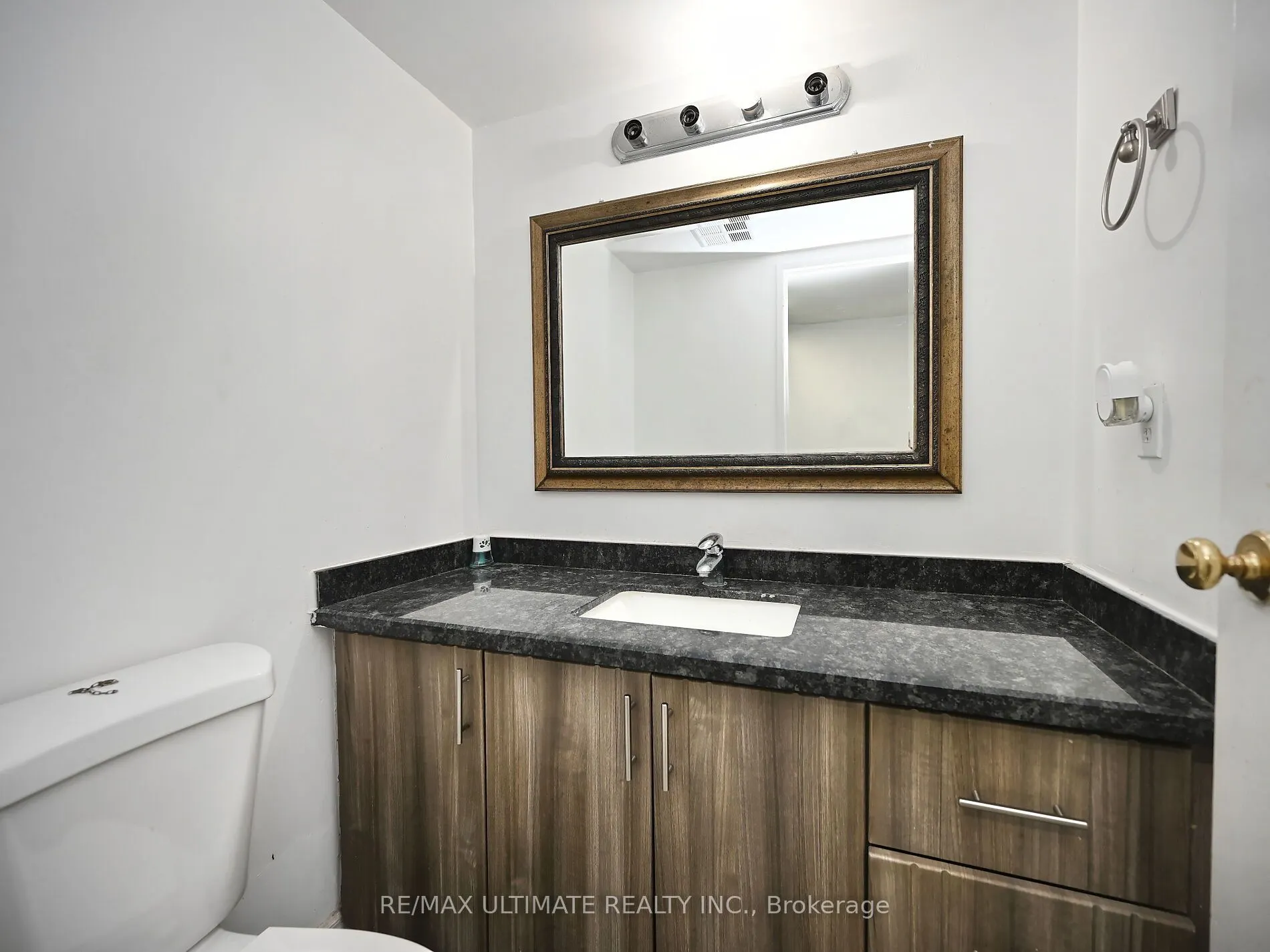 3700 Kaneff Crescent, #2101