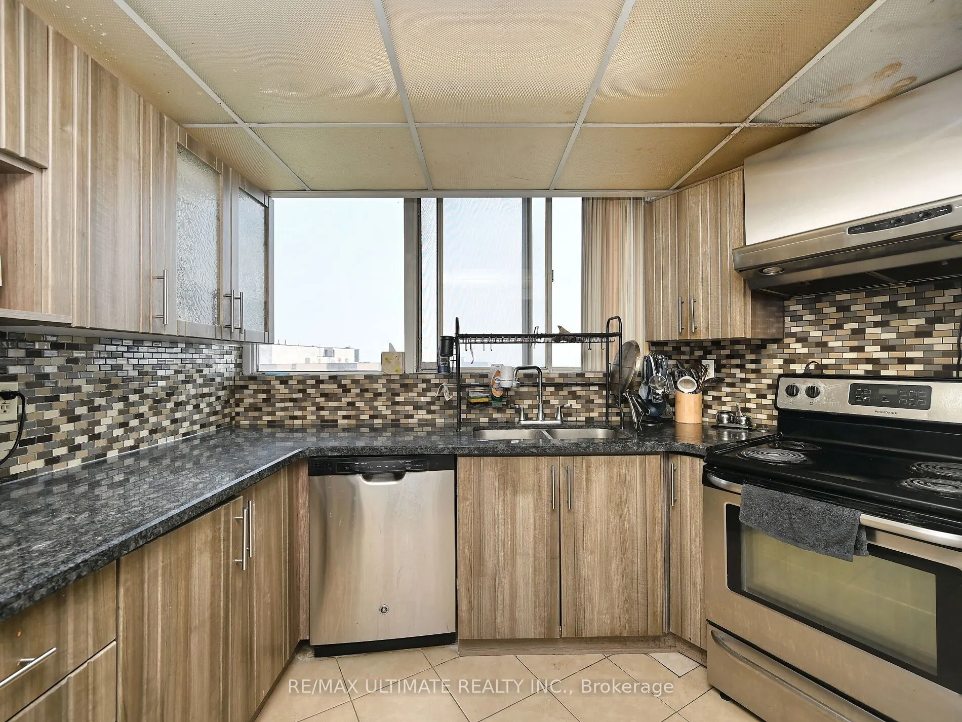 3700 Kaneff Crescent, #2101