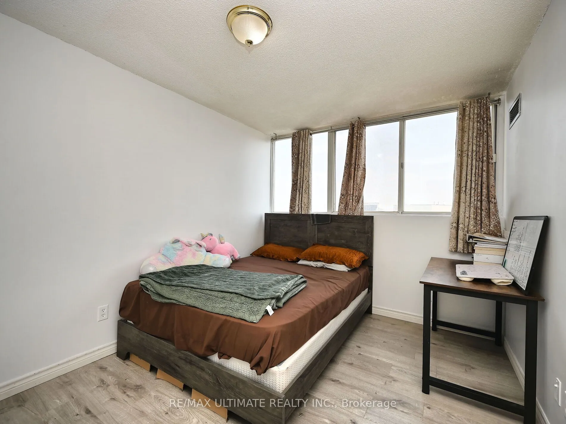 3700 Kaneff Crescent, #2101