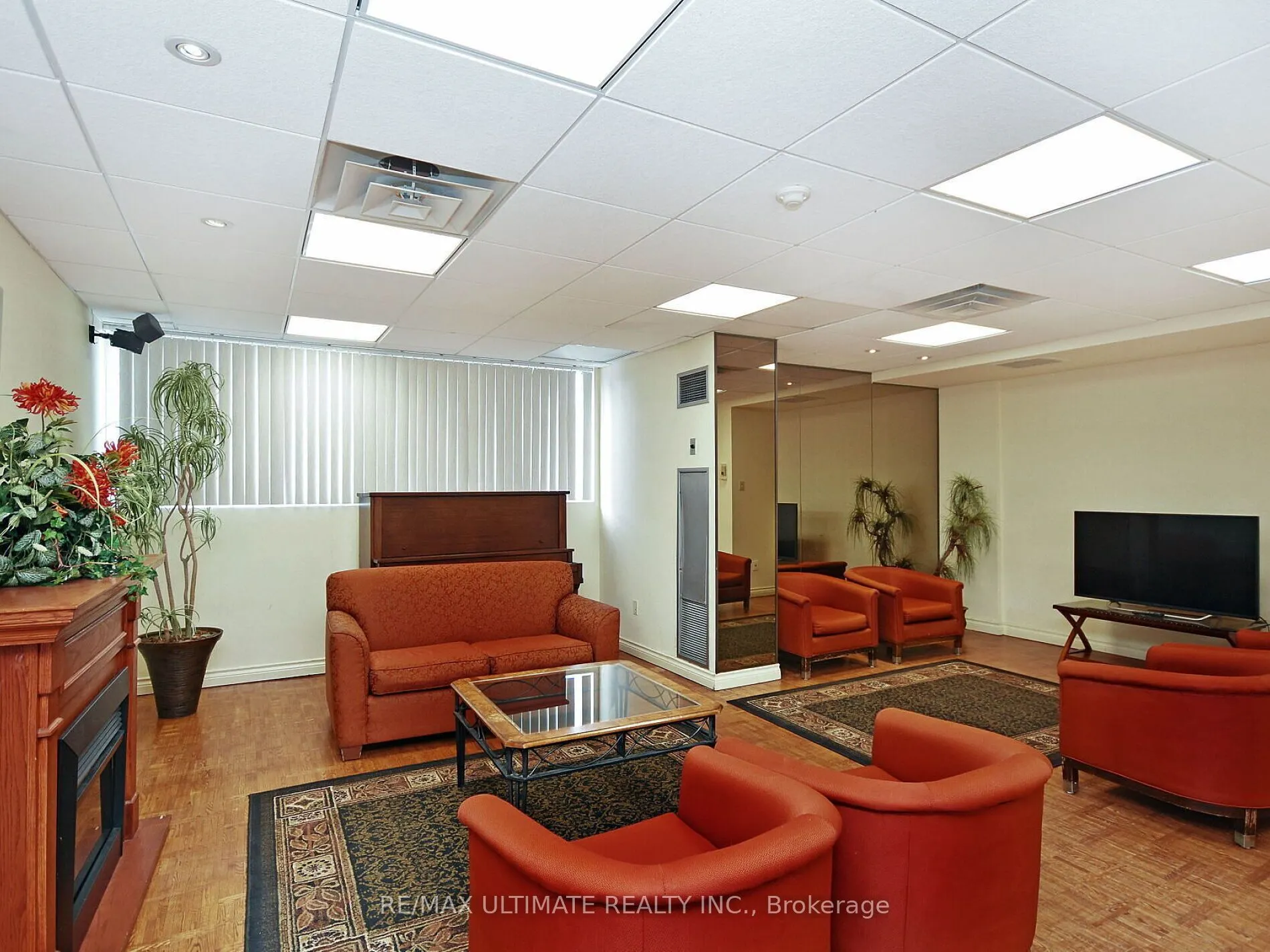 3700 Kaneff Crescent, #2101