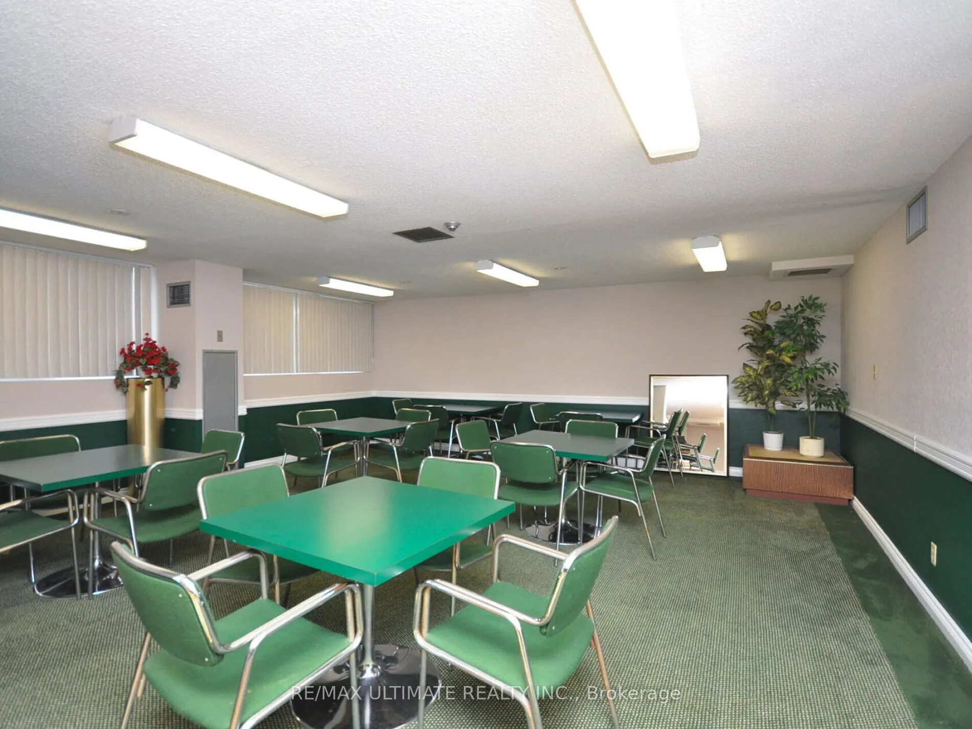 3700 Kaneff Crescent, #2101