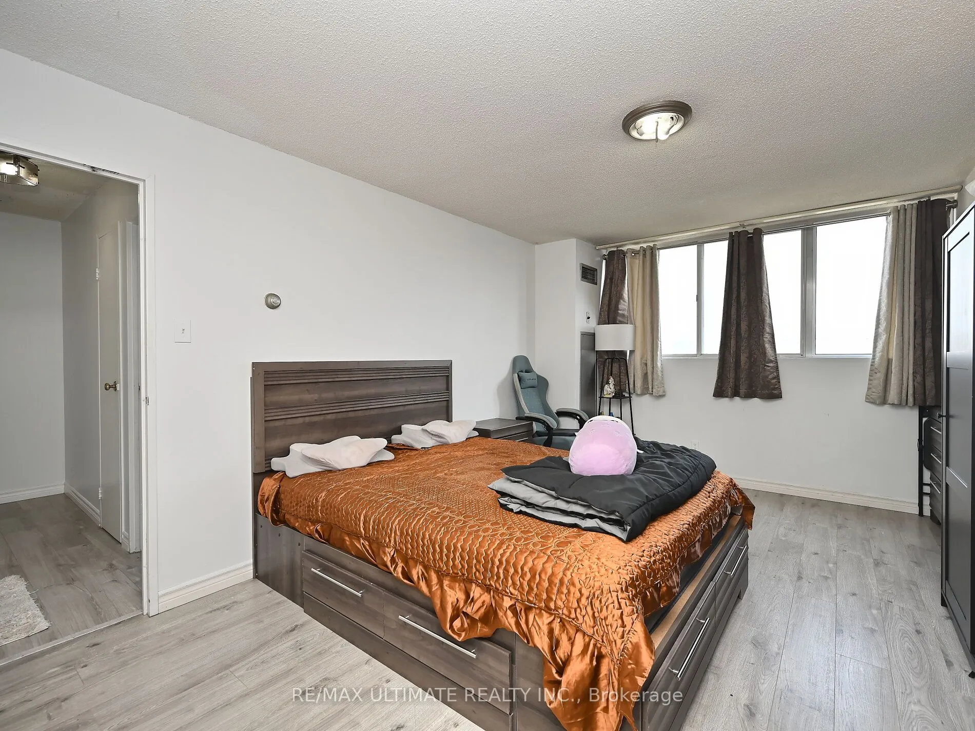 3700 Kaneff Crescent, #2101
