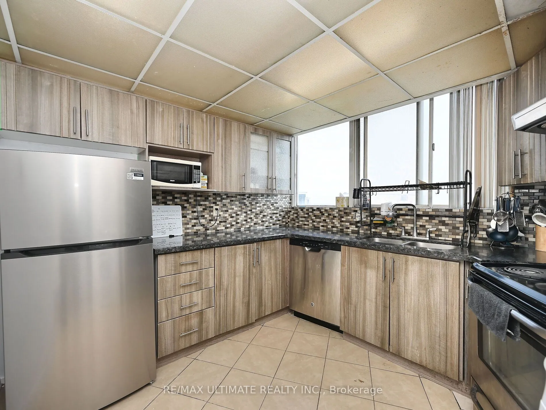 3700 Kaneff Crescent, #2101