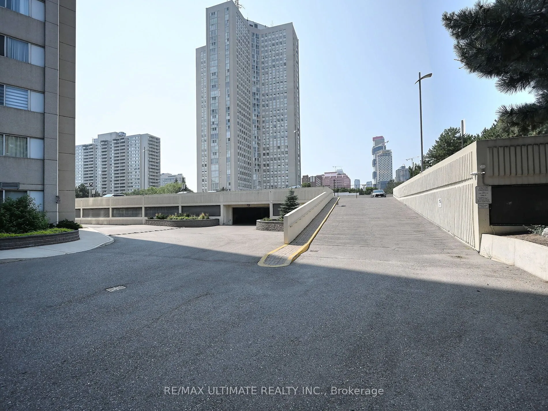 3700 Kaneff Crescent, #2101