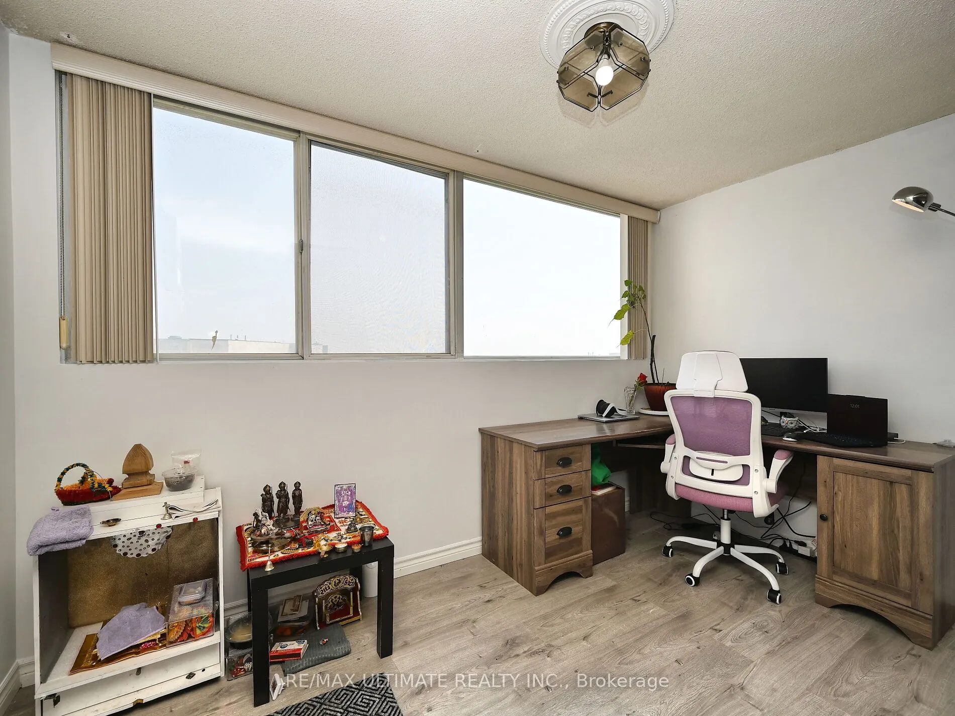 3700 Kaneff Crescent, #2101