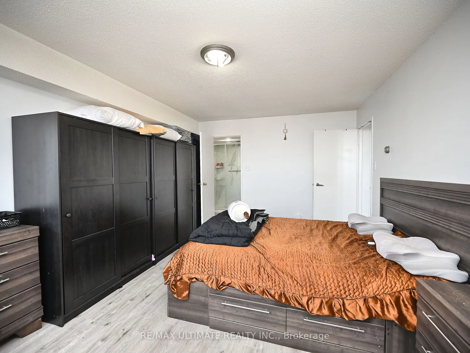 3700 Kaneff Crescent, #2101