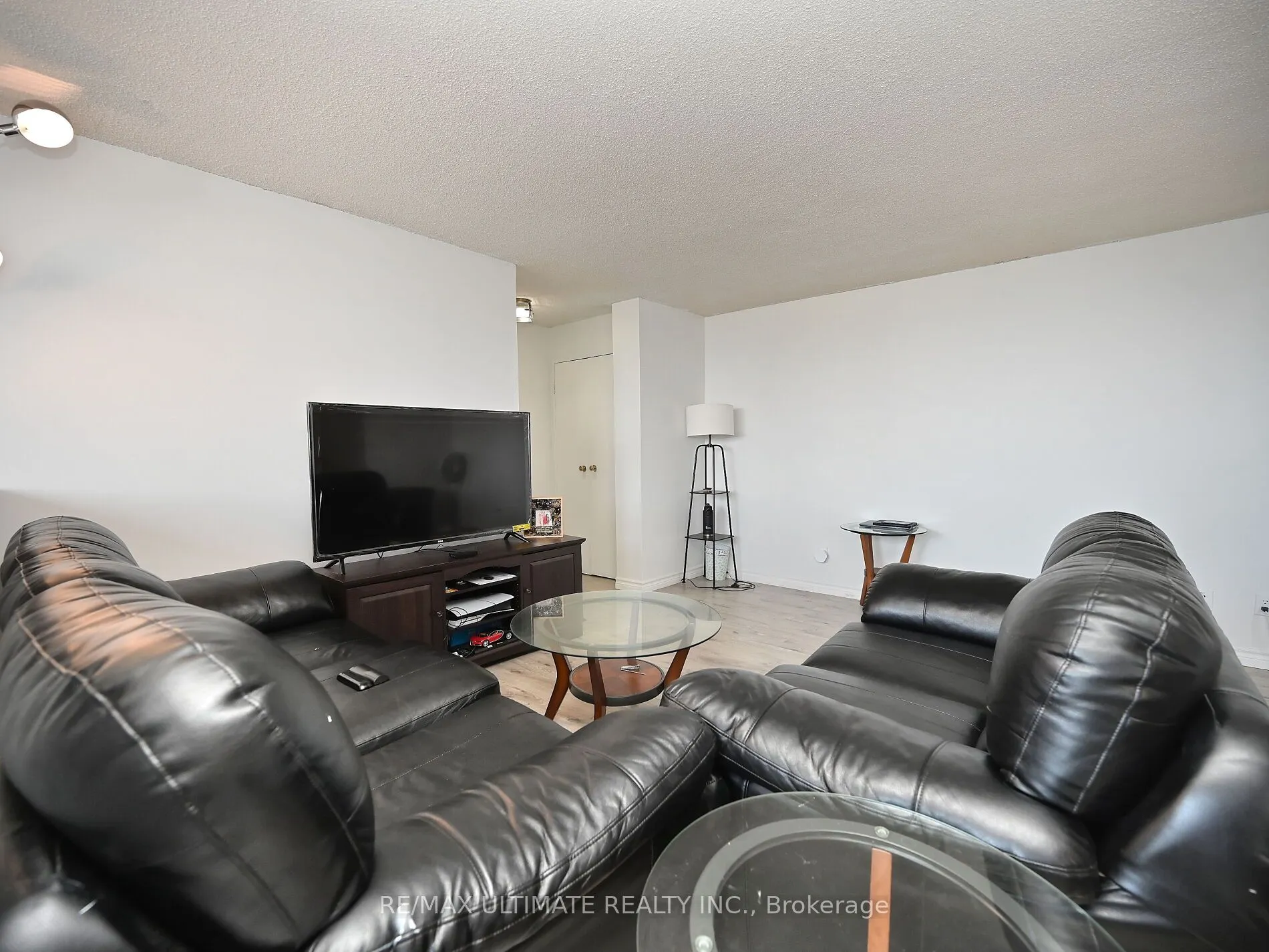 3700 Kaneff Crescent, #2101